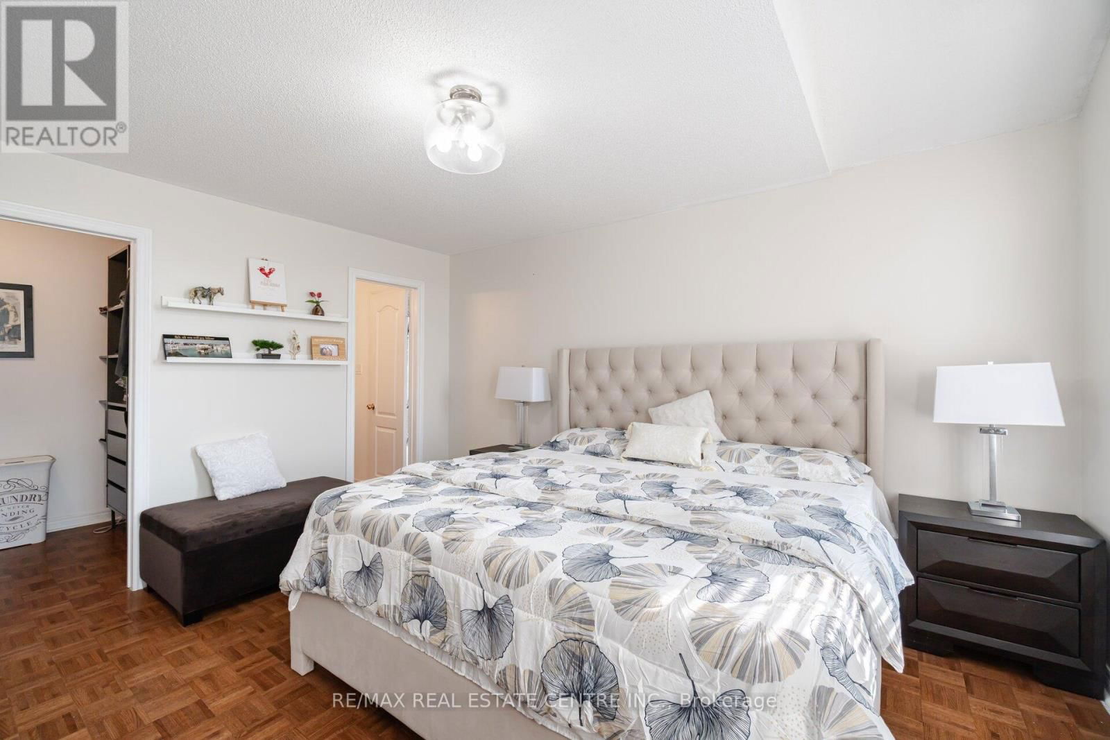 7 PRINCE EDWARD BOULEVARD Image 26