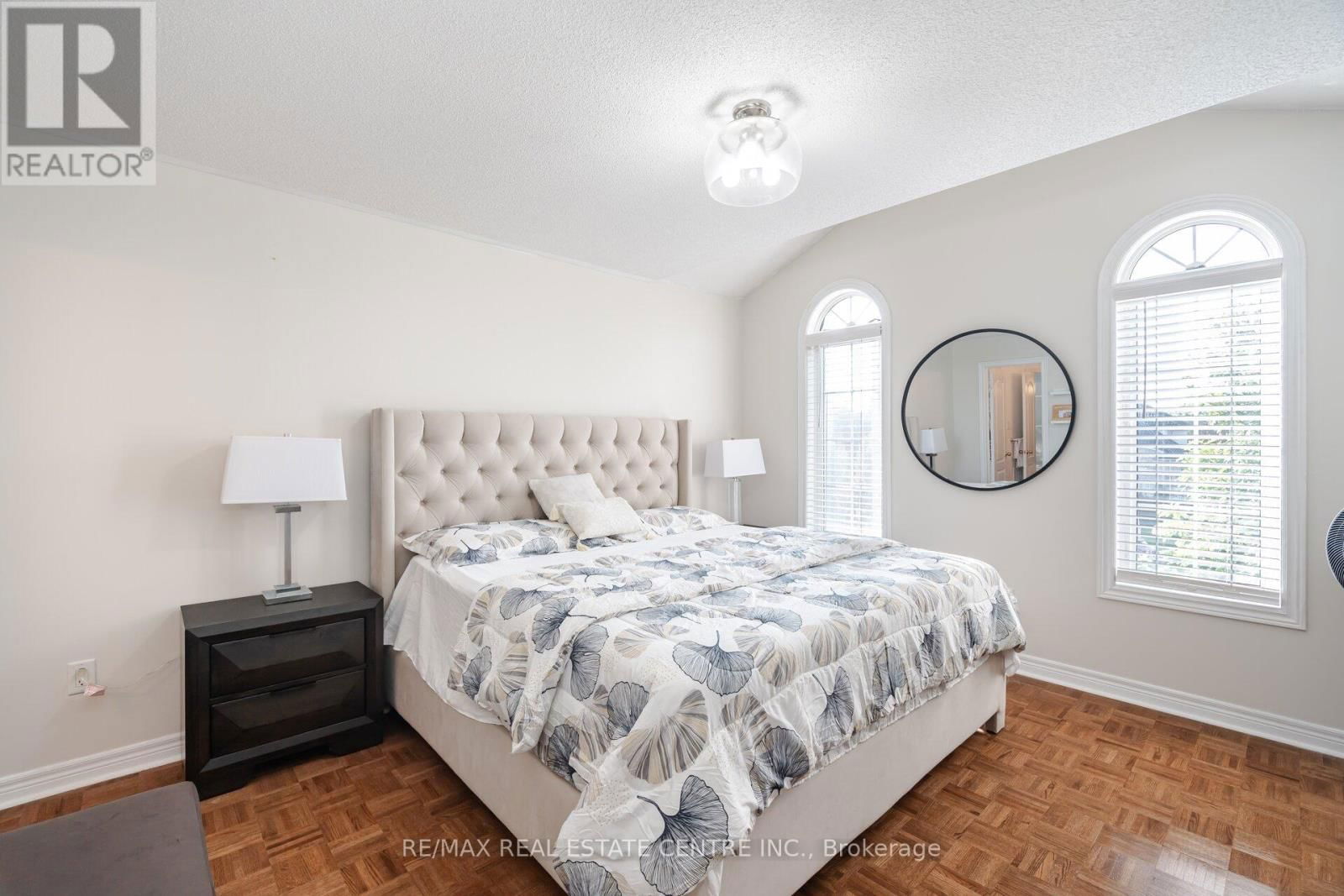 7 PRINCE EDWARD BOULEVARD Image 27