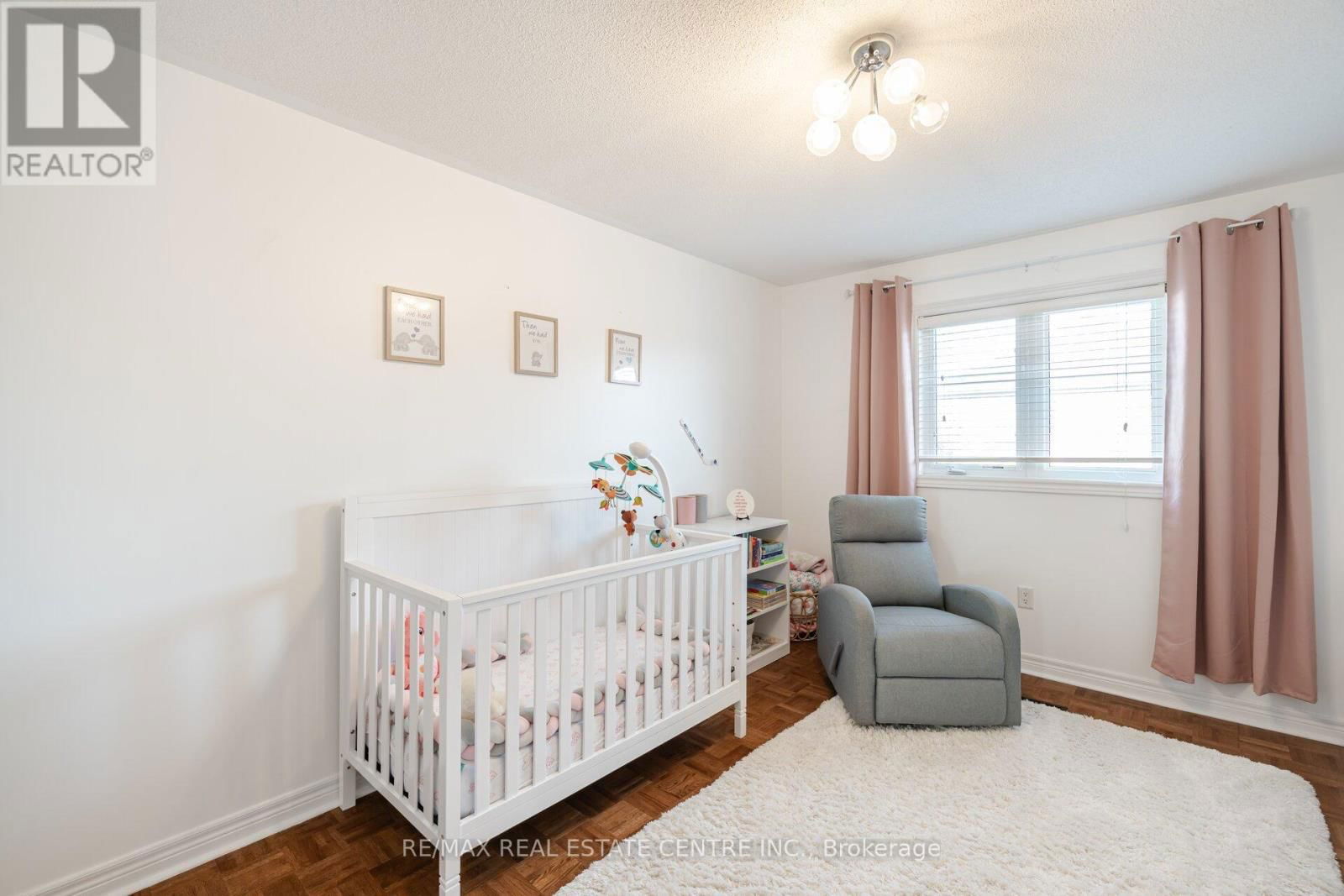 7 PRINCE EDWARD BOULEVARD Image 30