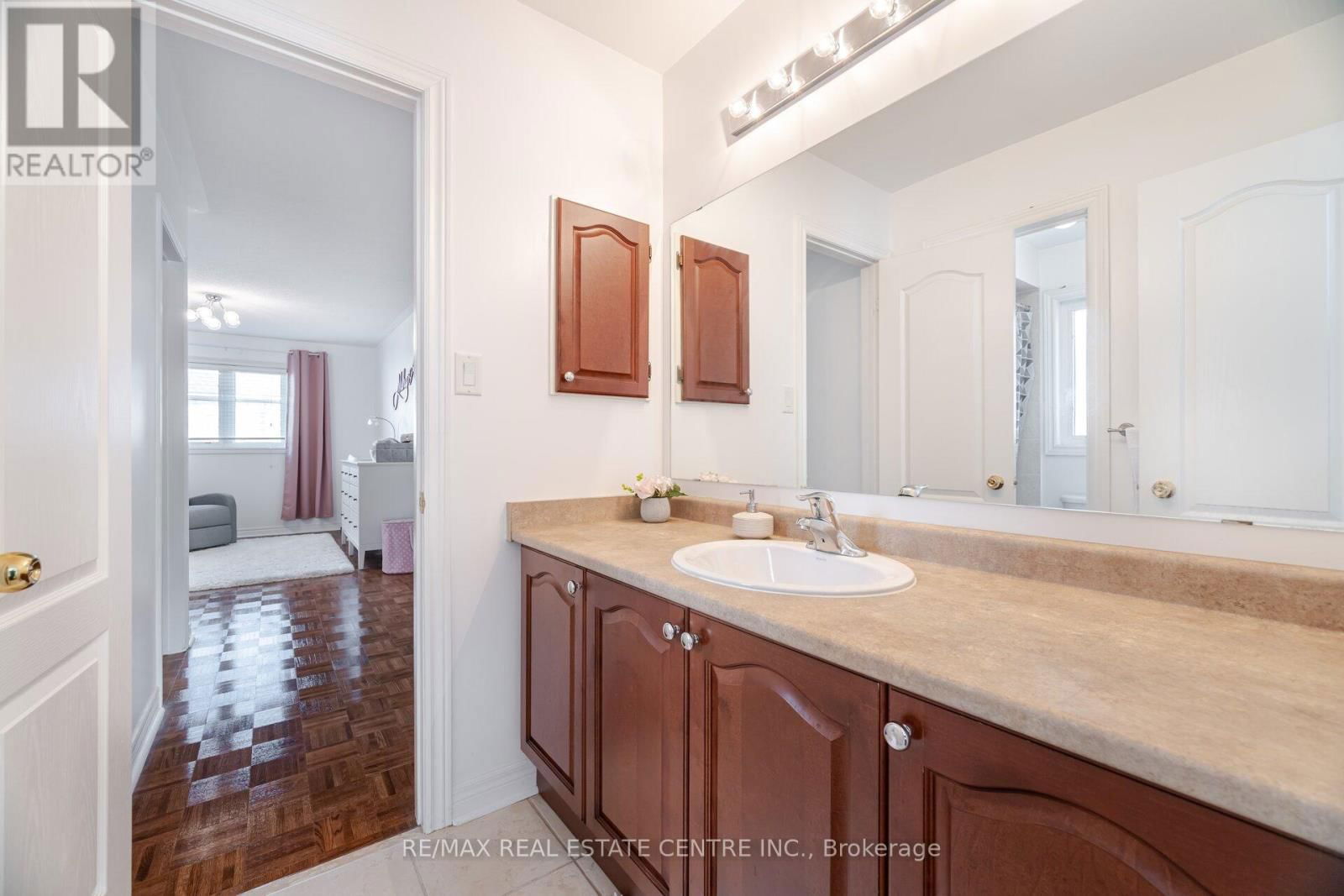 7 PRINCE EDWARD BOULEVARD Image 31
