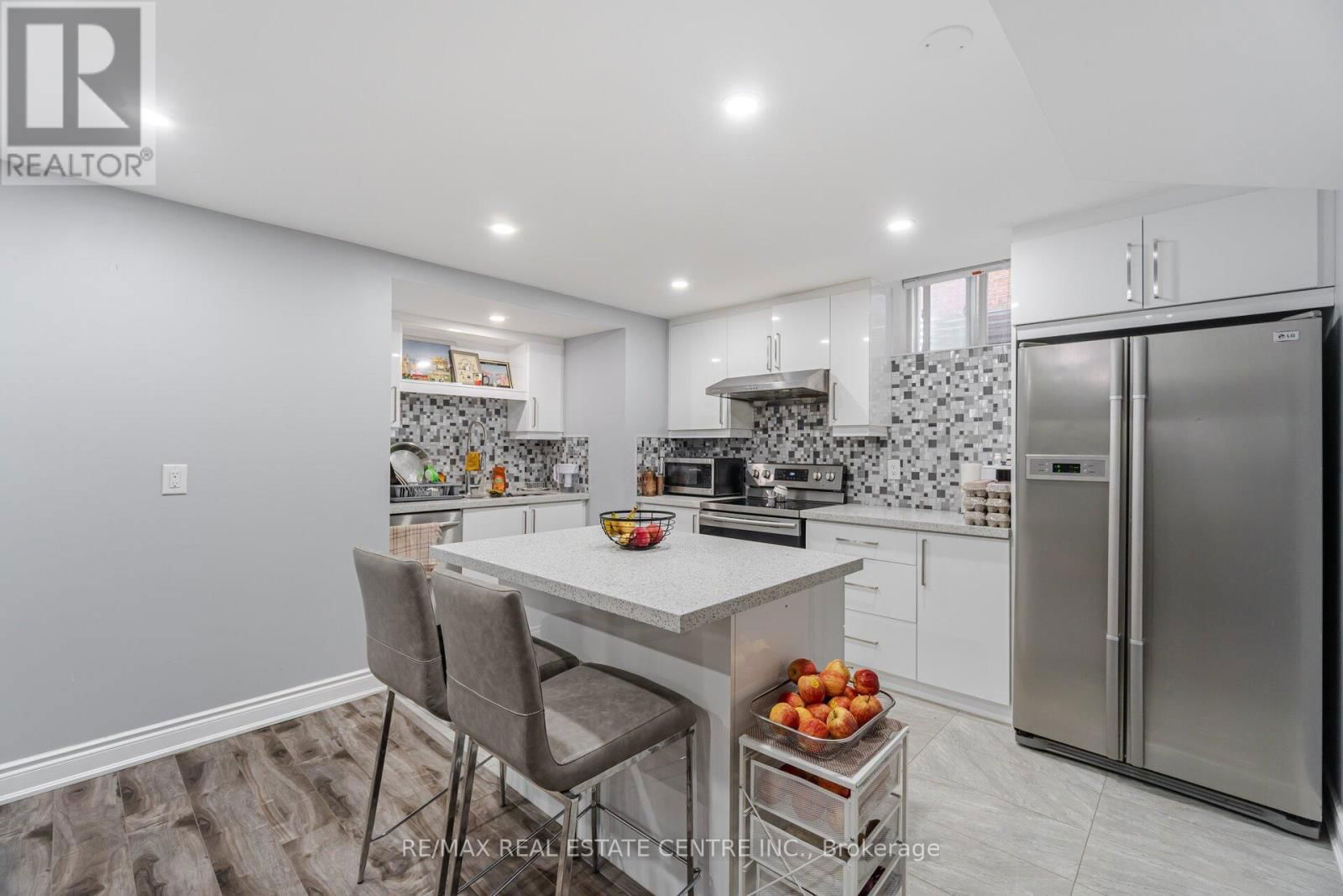 7 PRINCE EDWARD BOULEVARD Image 36