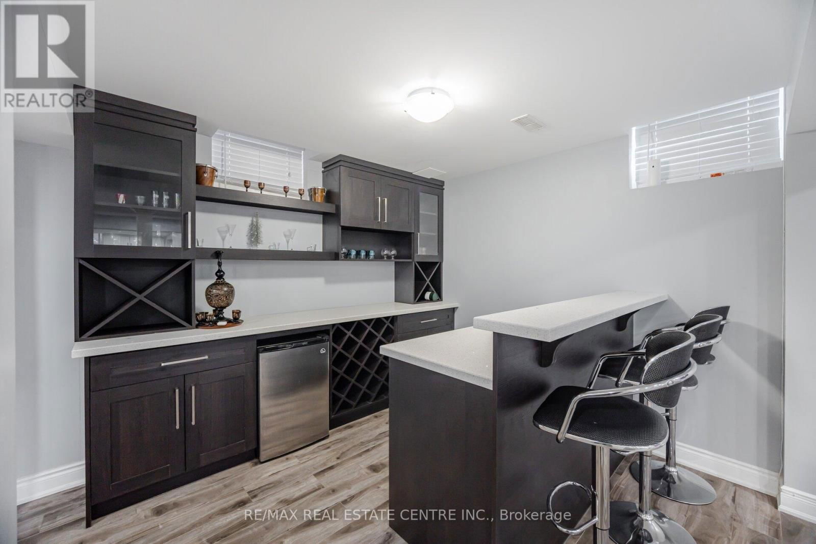 7 PRINCE EDWARD BOULEVARD Image 37