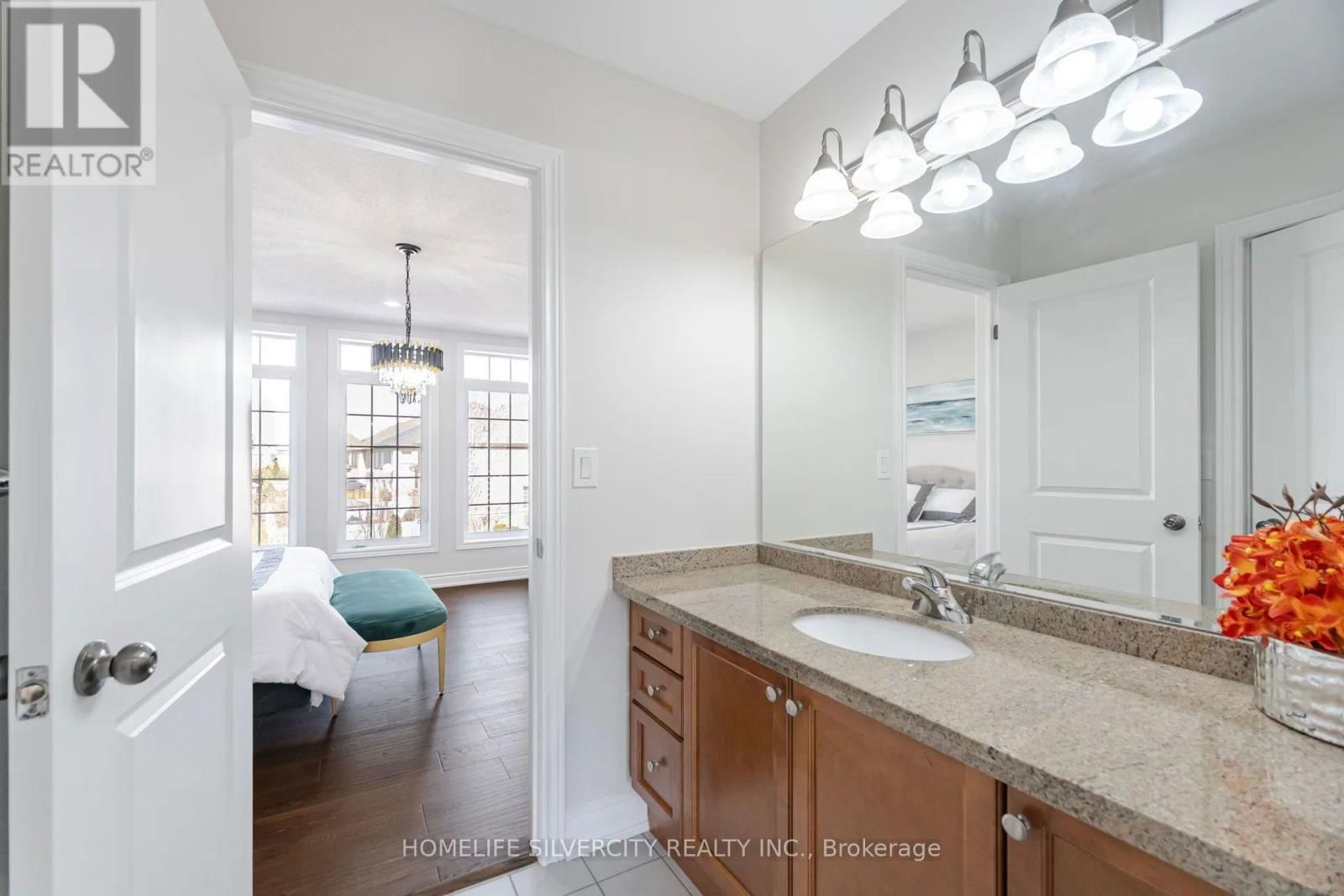 80 SCOTCHMERE CRESCENT Image 32