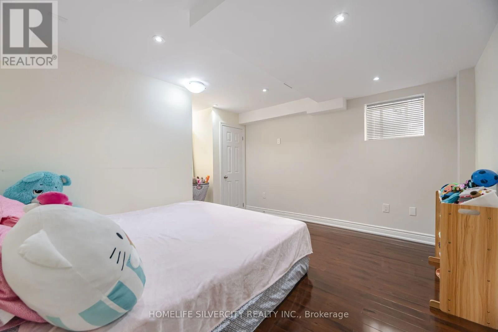 80 SCOTCHMERE CRESCENT Image 44