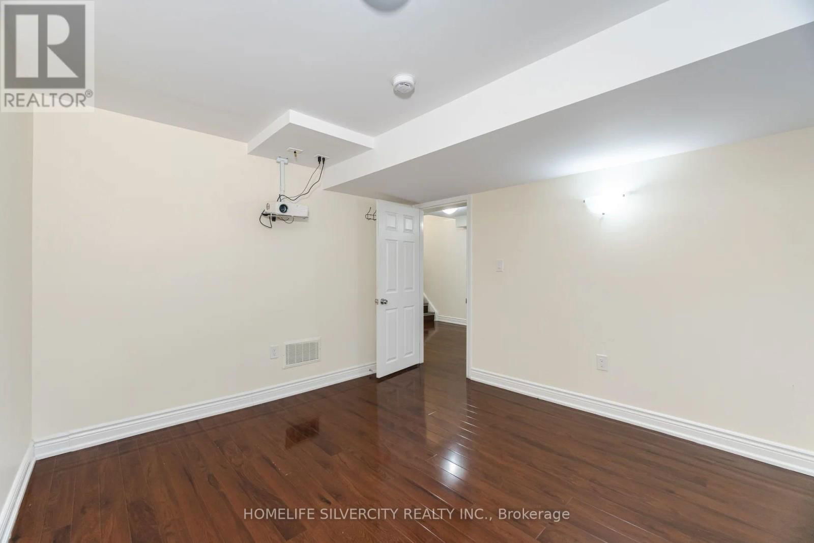 80 SCOTCHMERE CRESCENT Image 46