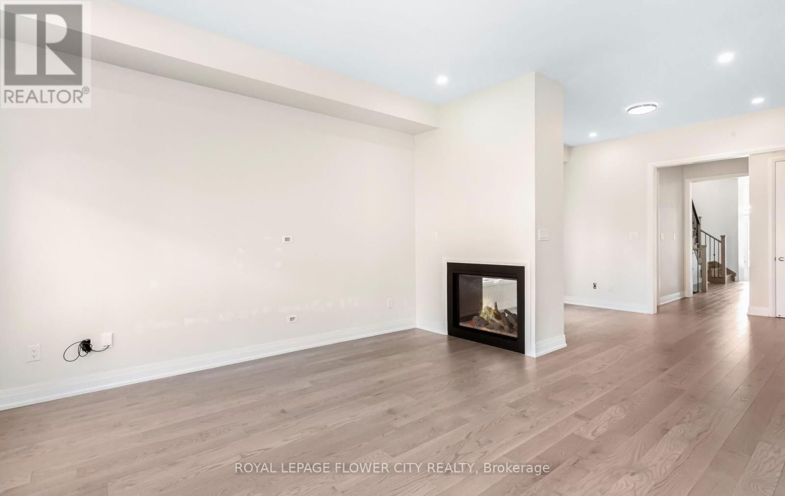44 ROYAL FERN CRESCENT Image 17