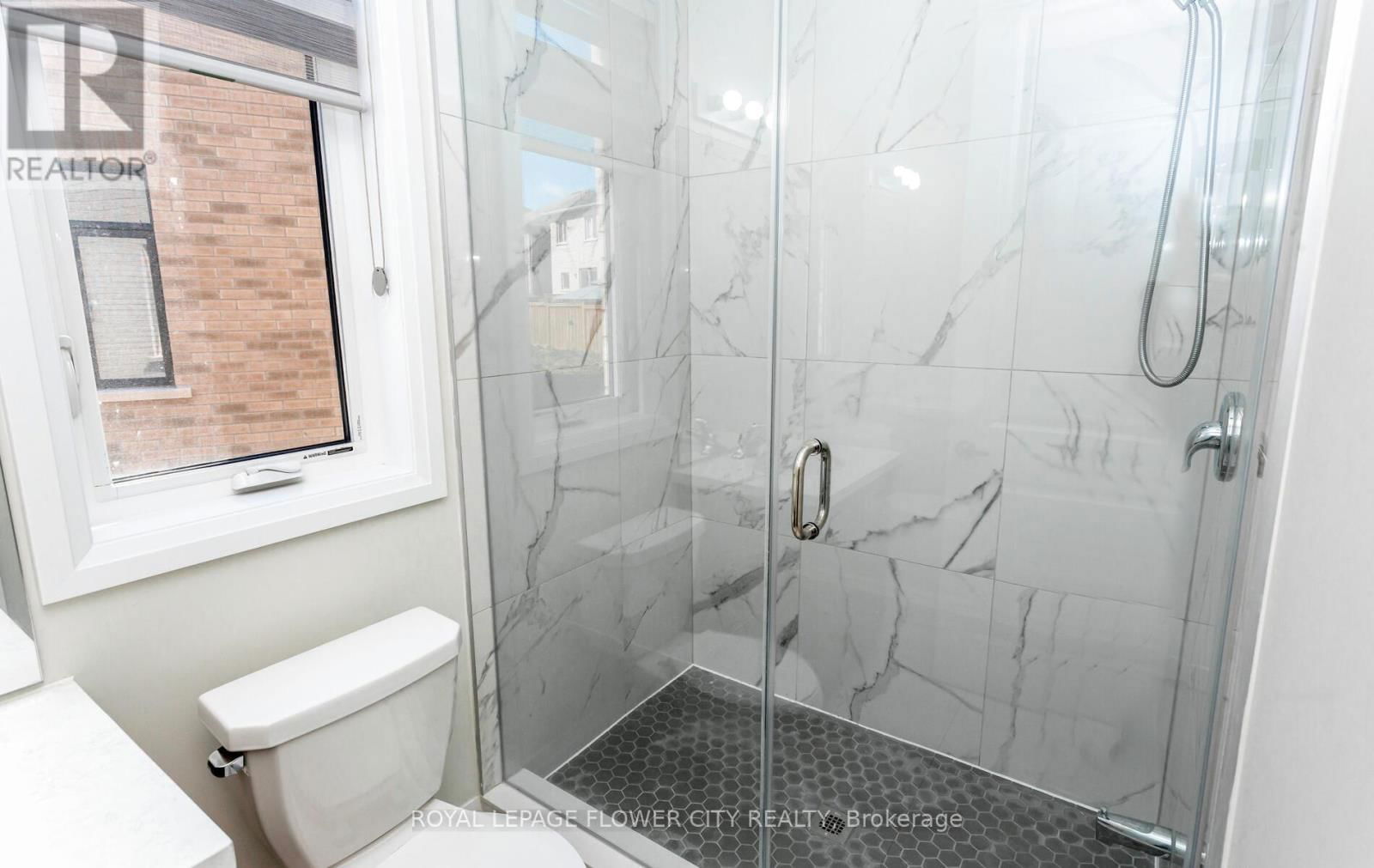 44 ROYAL FERN CRESCENT Image 25