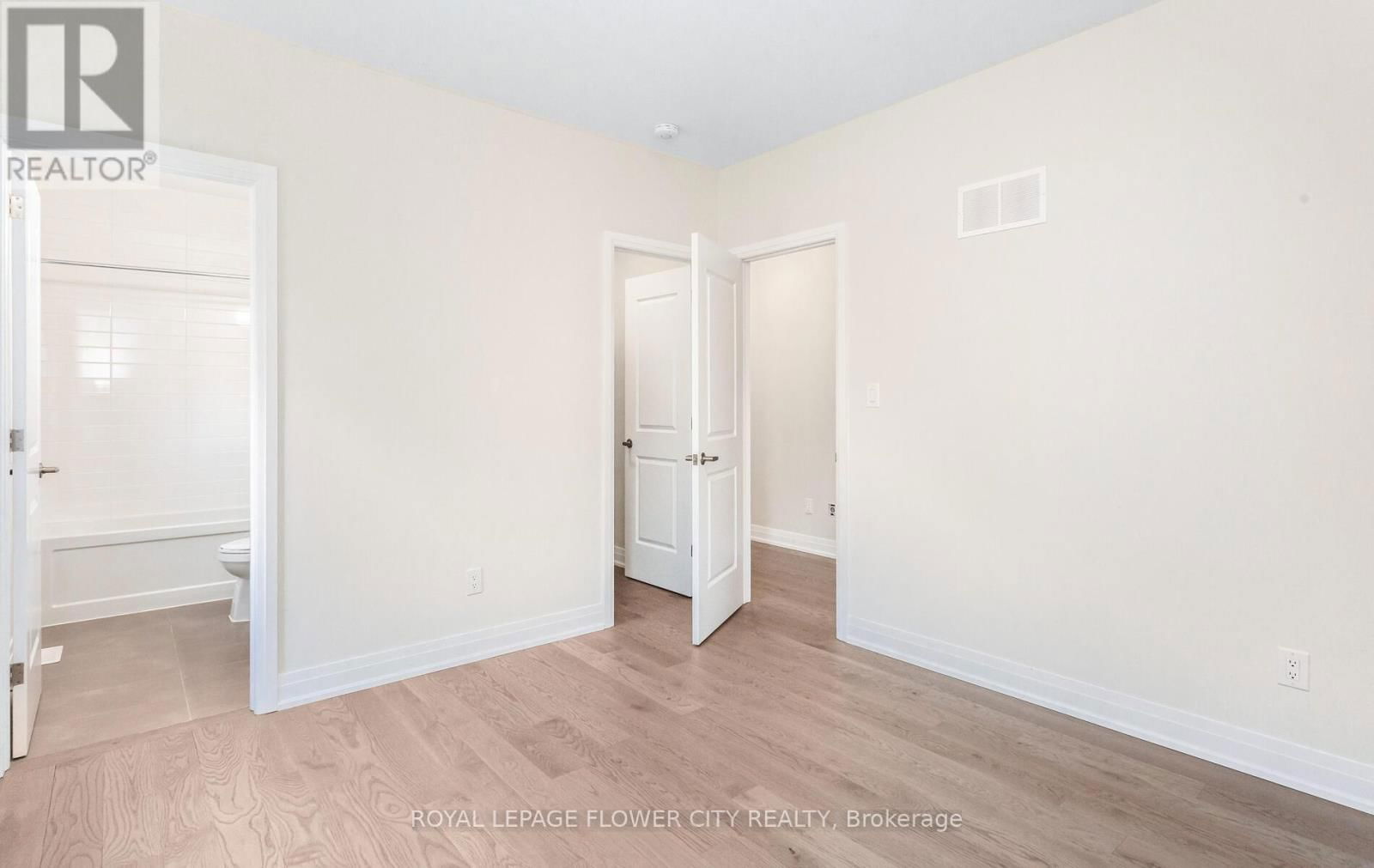 44 ROYAL FERN CRESCENT Image 33