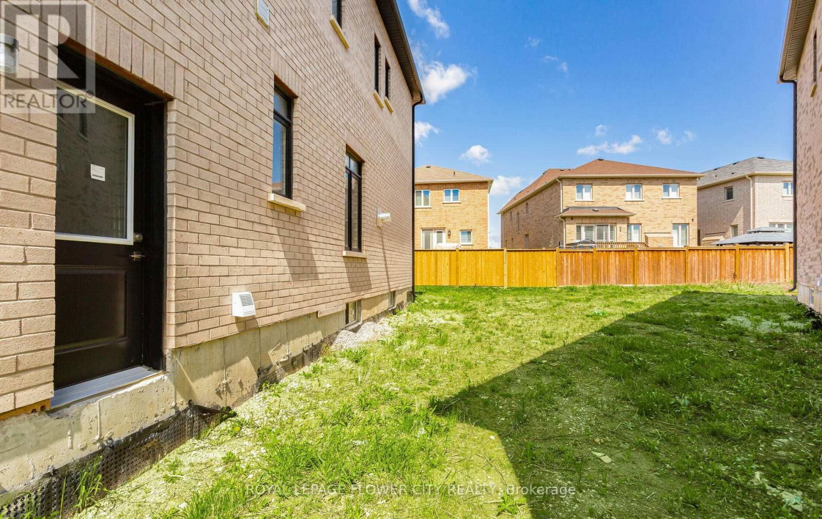 44 ROYAL FERN CRESCENT Image 44
