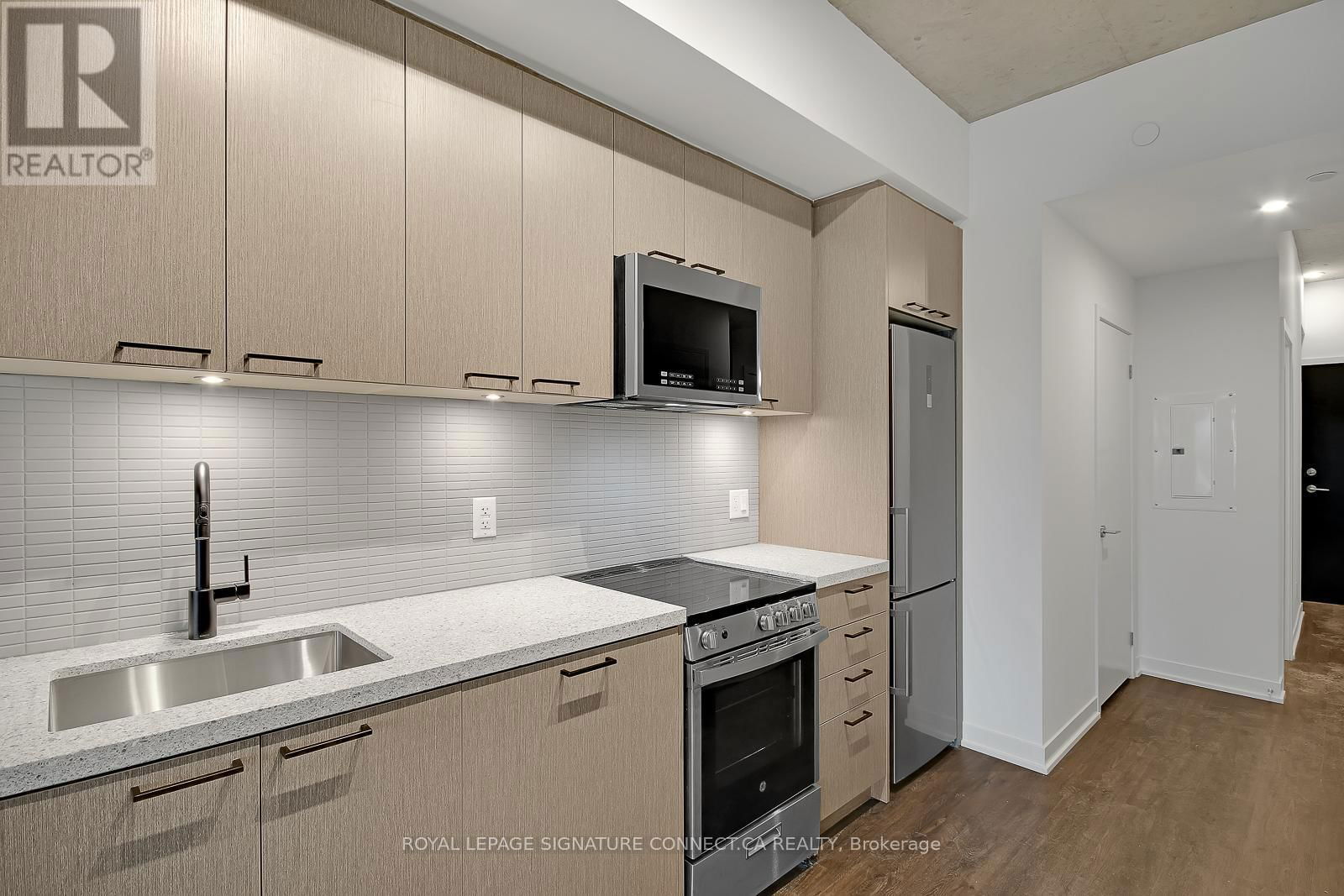 519 - 1808 ST CLAIR AVENUE WEST Image 11