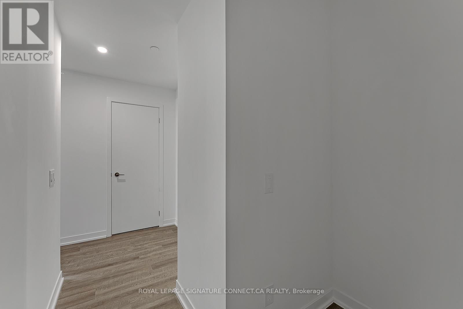 519 - 1808 ST CLAIR AVENUE WEST Image 8