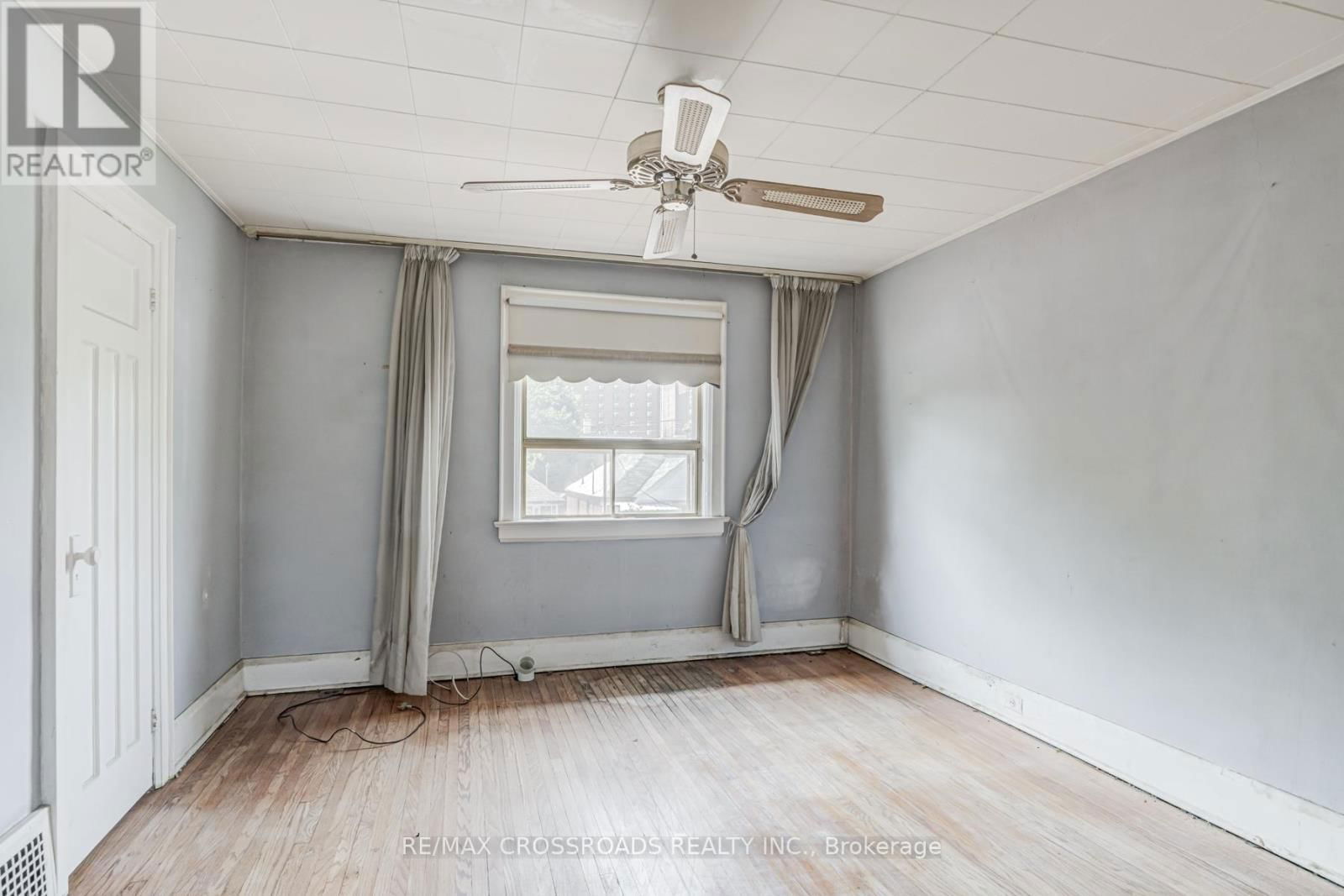 216 LIVINGSTONE AVENUE Image 13