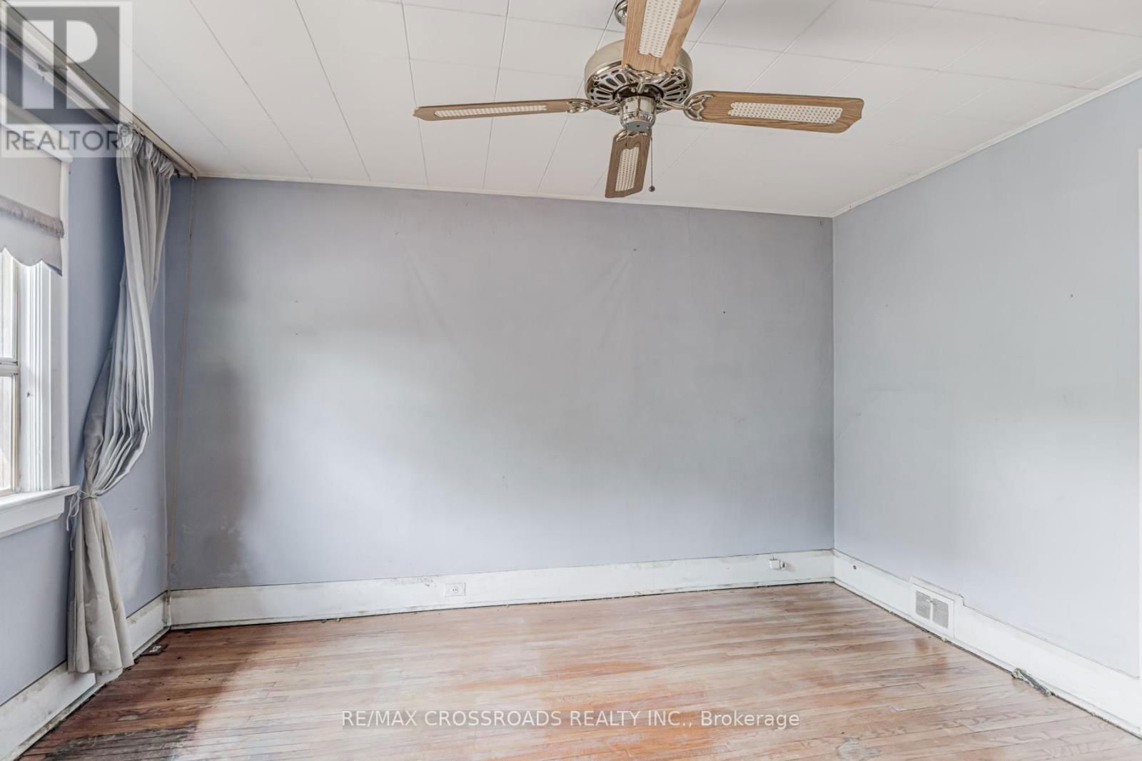 216 LIVINGSTONE AVENUE Image 14