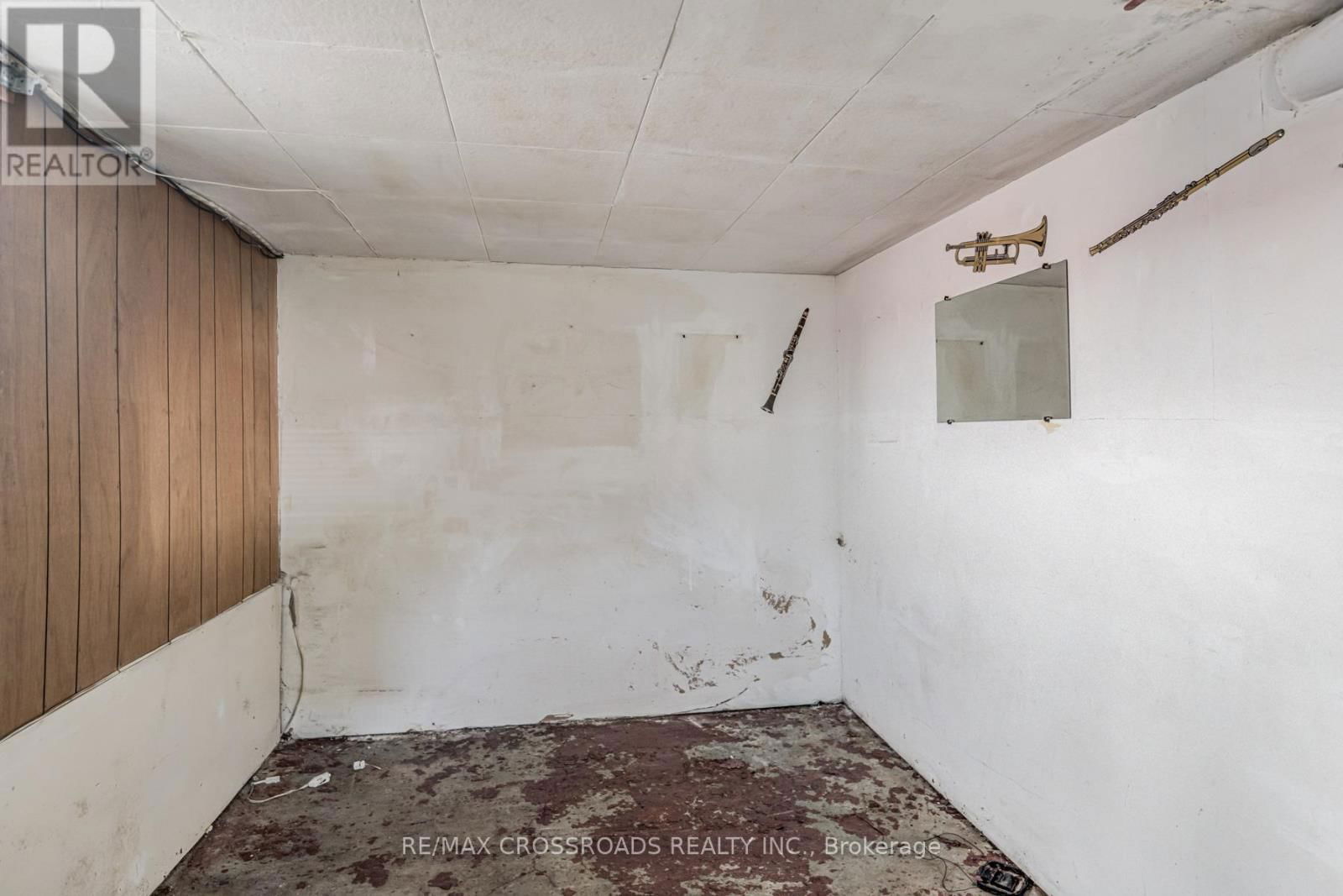 216 LIVINGSTONE AVENUE Image 17