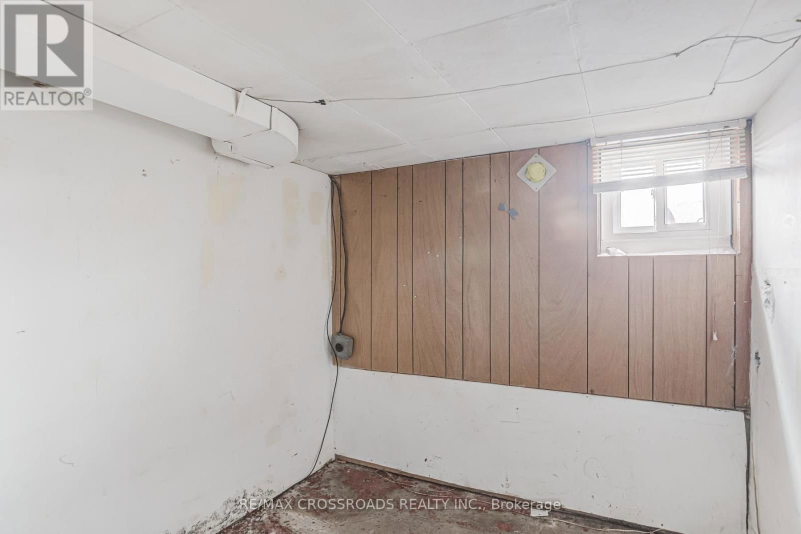 216 LIVINGSTONE AVENUE Image 18