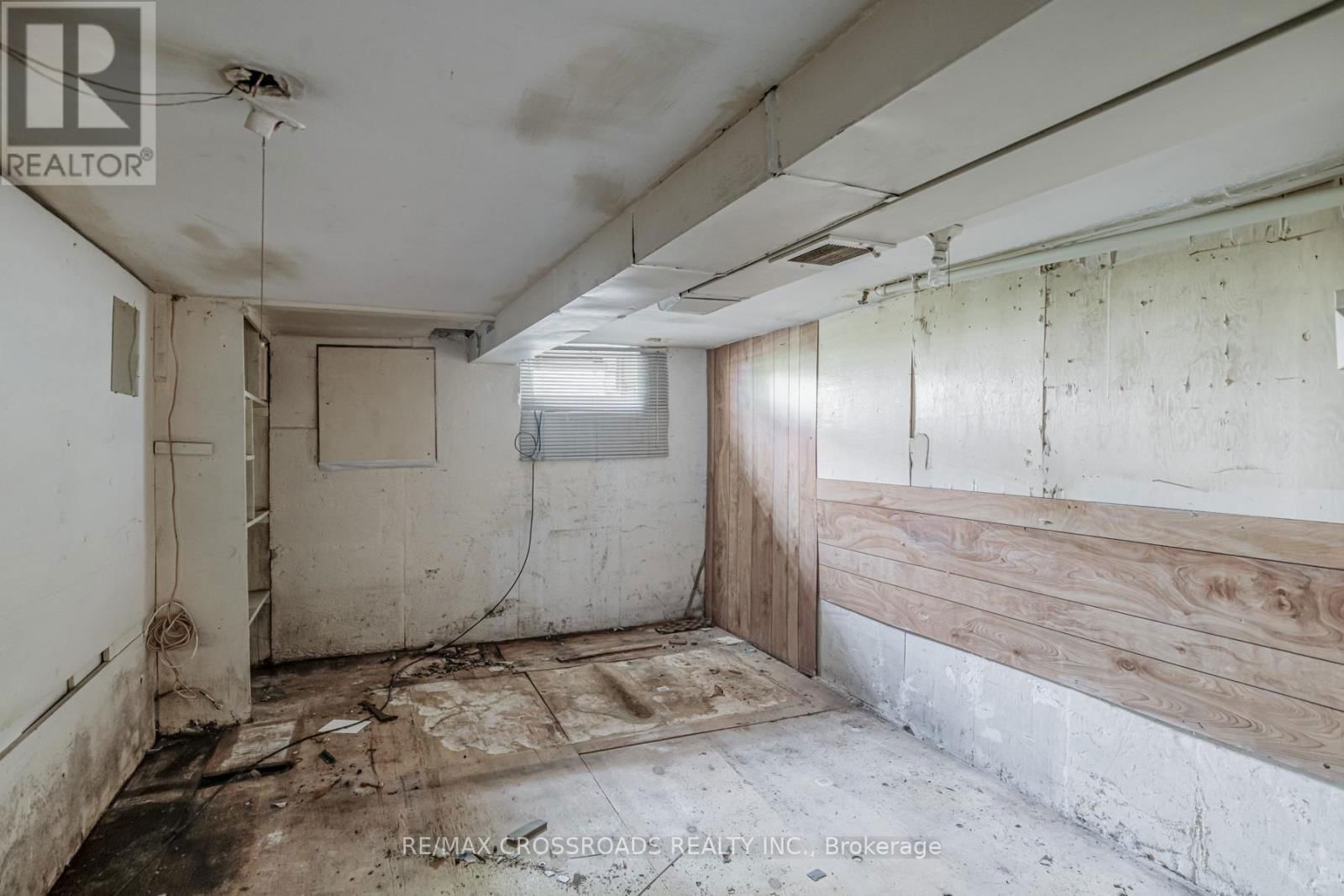 216 LIVINGSTONE AVENUE Image 19