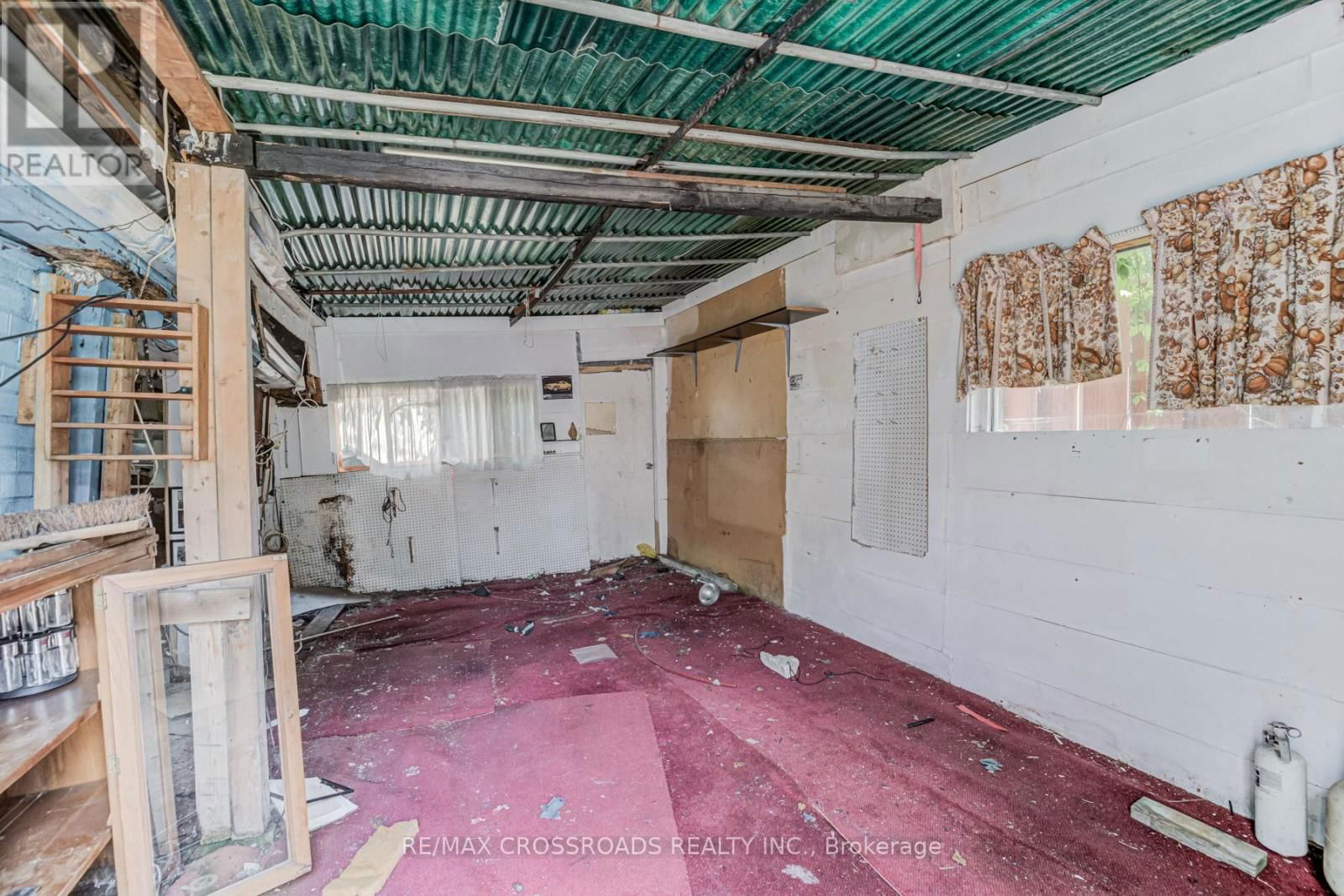 216 LIVINGSTONE AVENUE Image 20