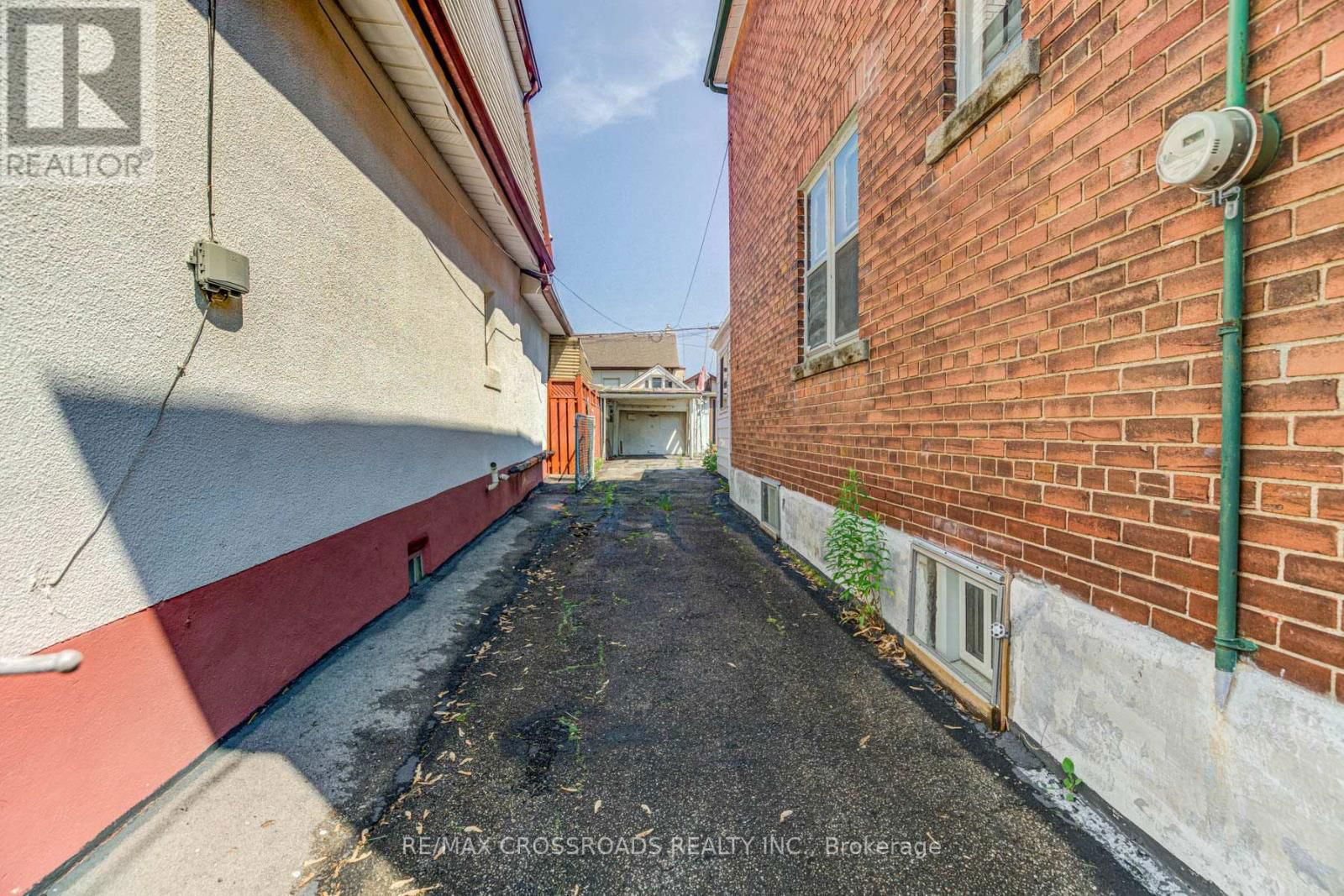 216 LIVINGSTONE AVENUE Image 21
