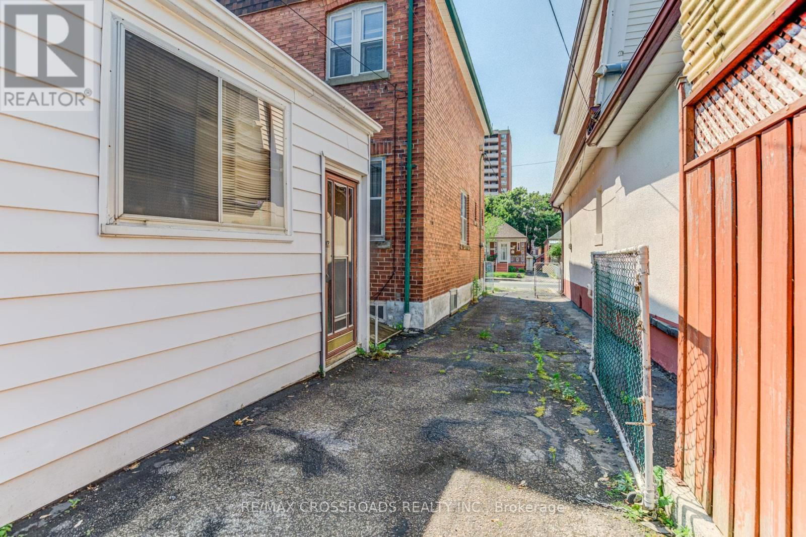 216 LIVINGSTONE AVENUE Image 22