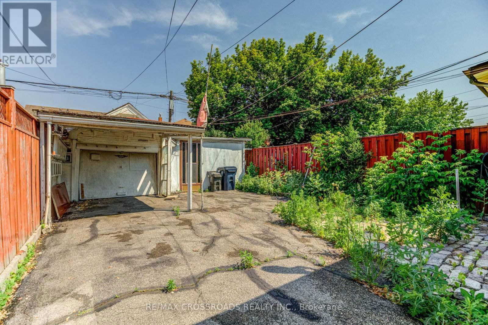 216 LIVINGSTONE AVENUE Image 23