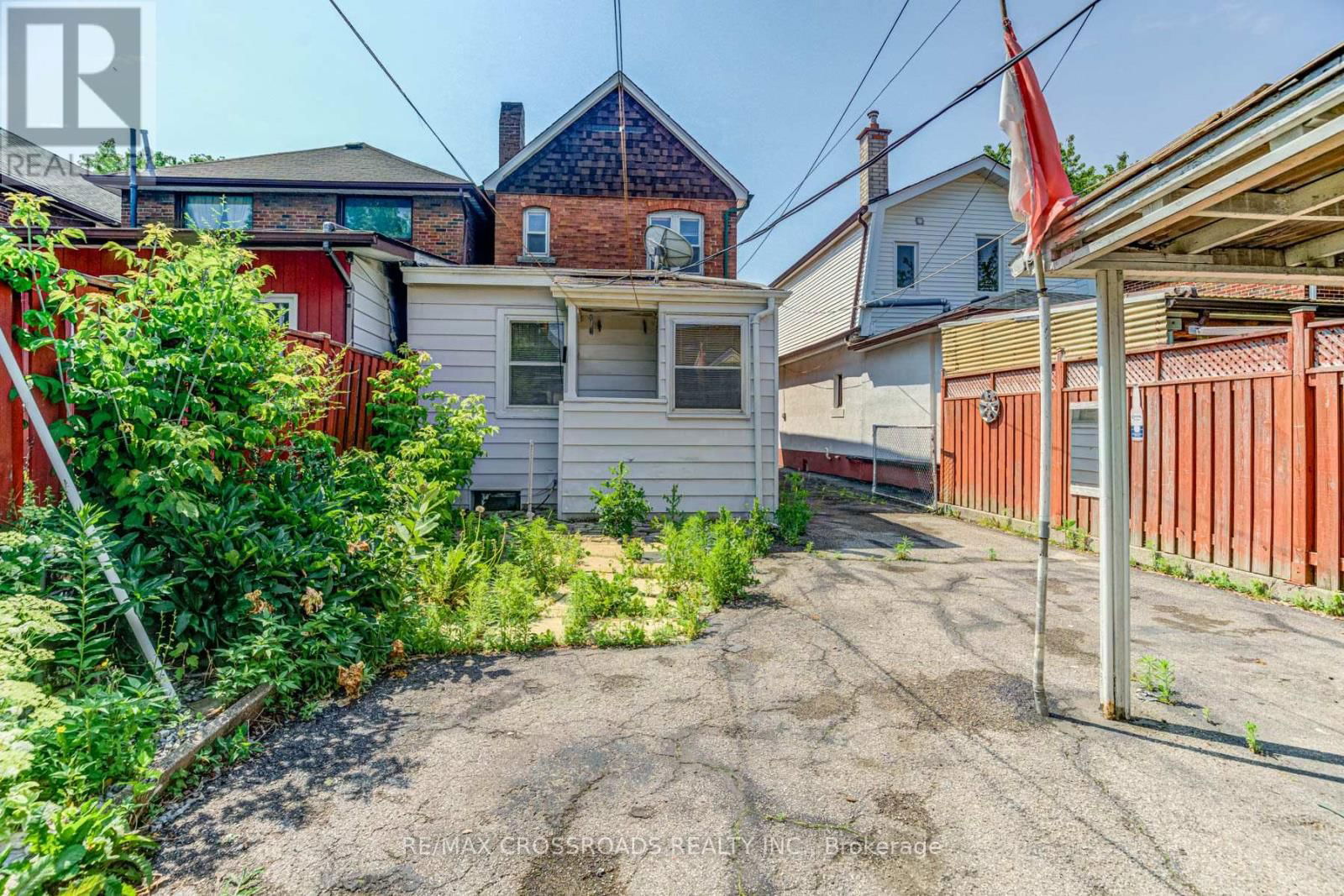 216 LIVINGSTONE AVENUE Image 24