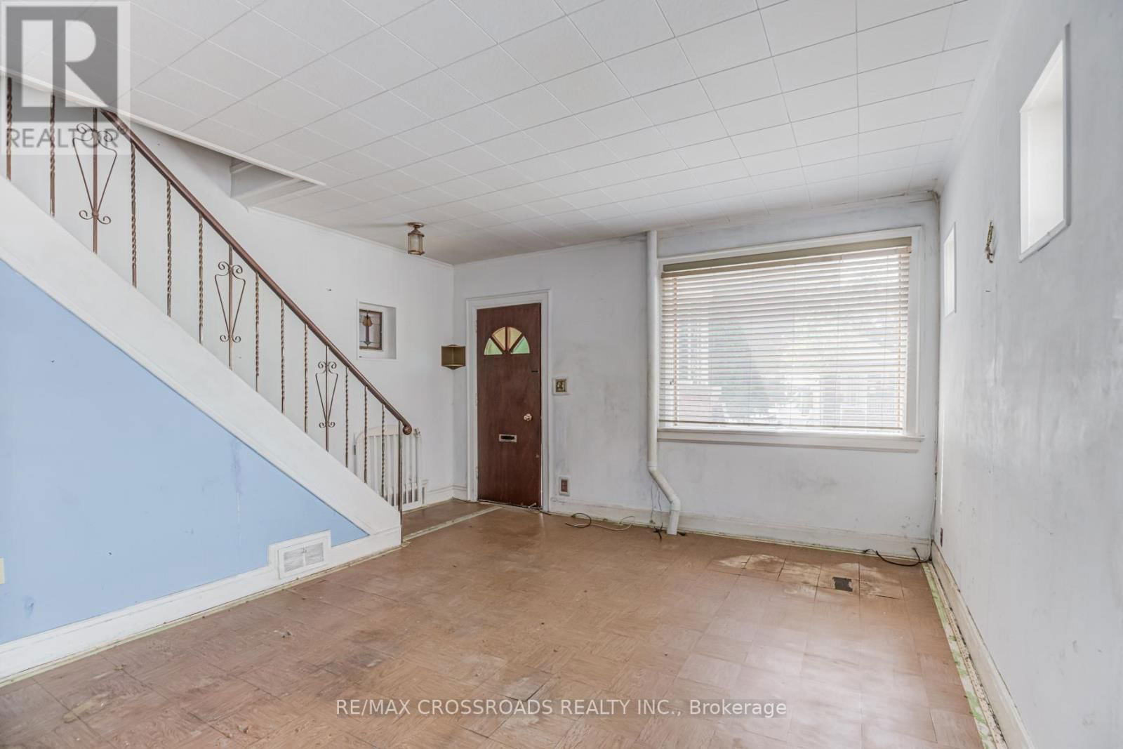 216 LIVINGSTONE AVENUE Image 3