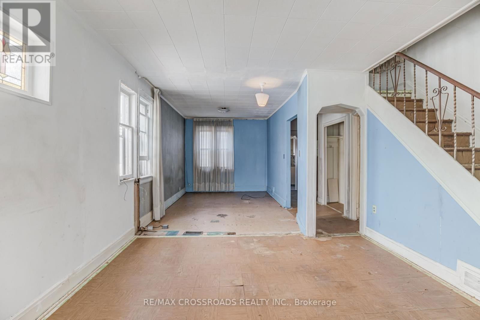 216 LIVINGSTONE AVENUE Image 5