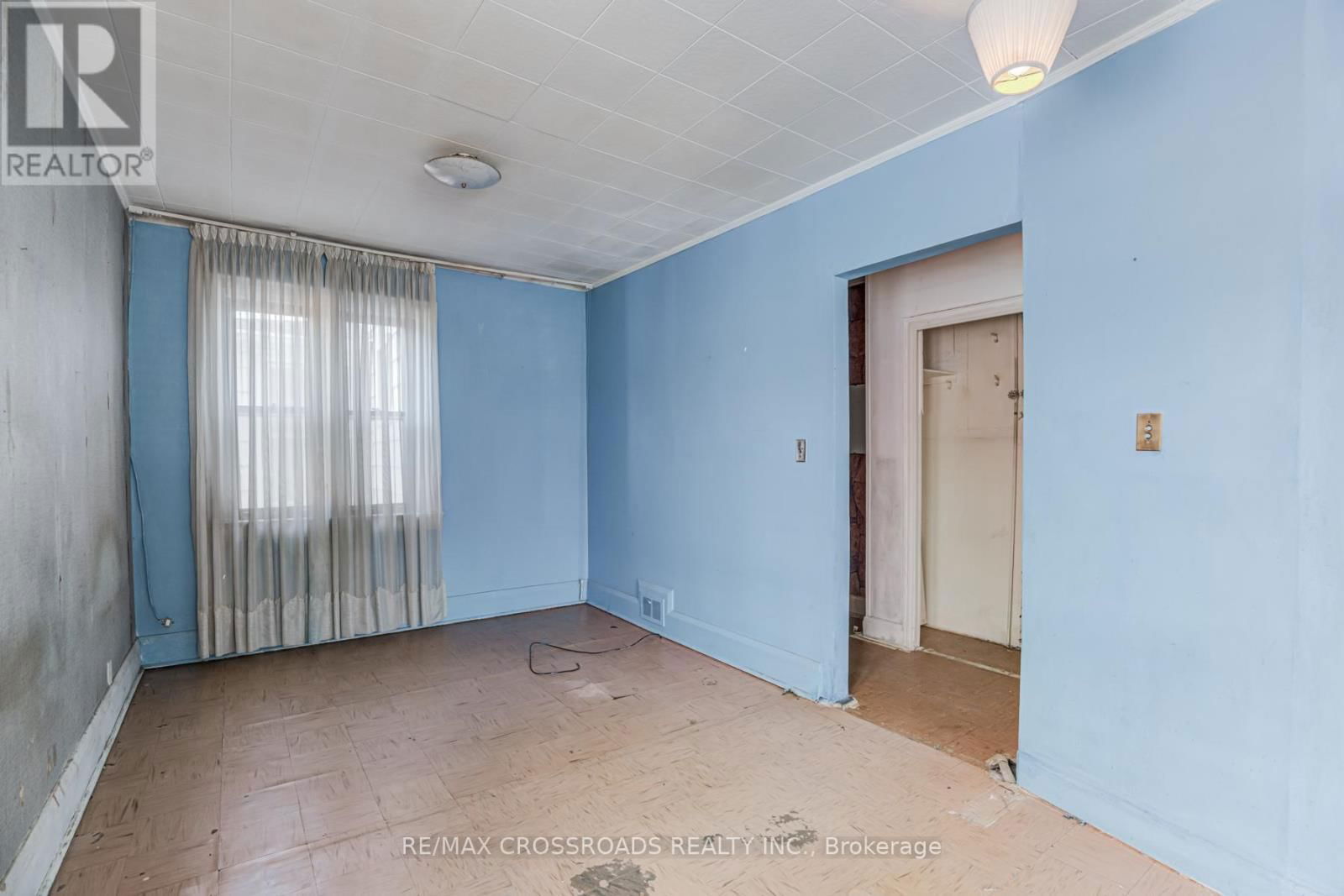 216 LIVINGSTONE AVENUE Image 6