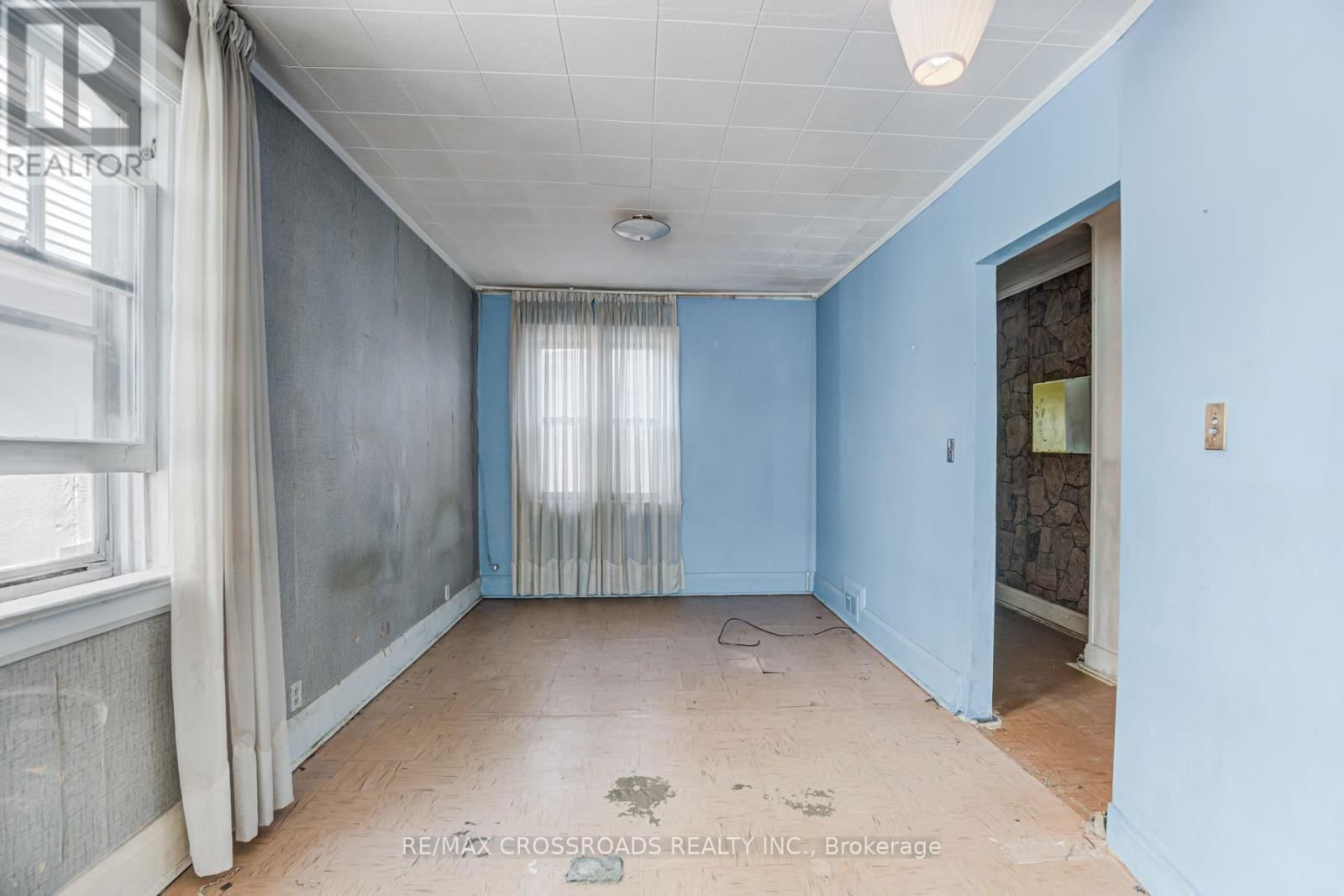 216 LIVINGSTONE AVENUE Image 7