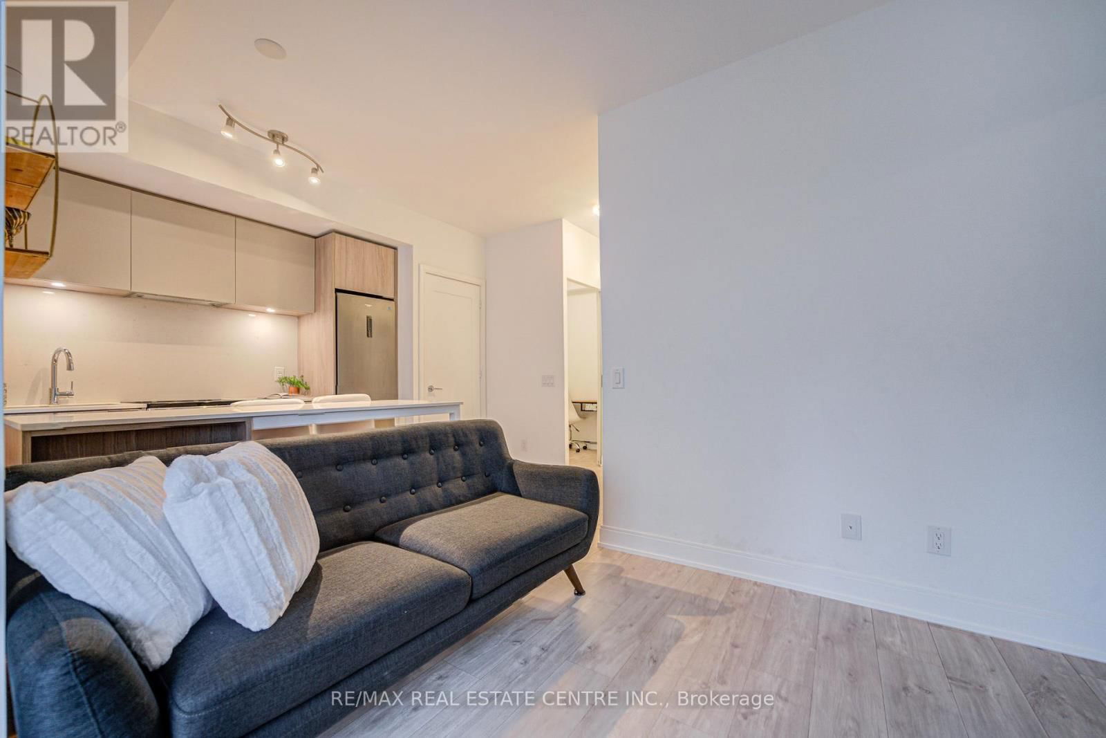 703 - 70 ANNIE CRAIG DRIVE Image 12