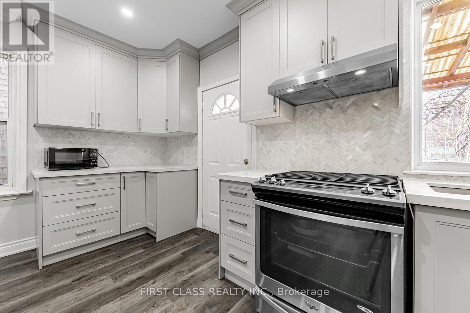 1113 DUFFERIN STREET Image 10