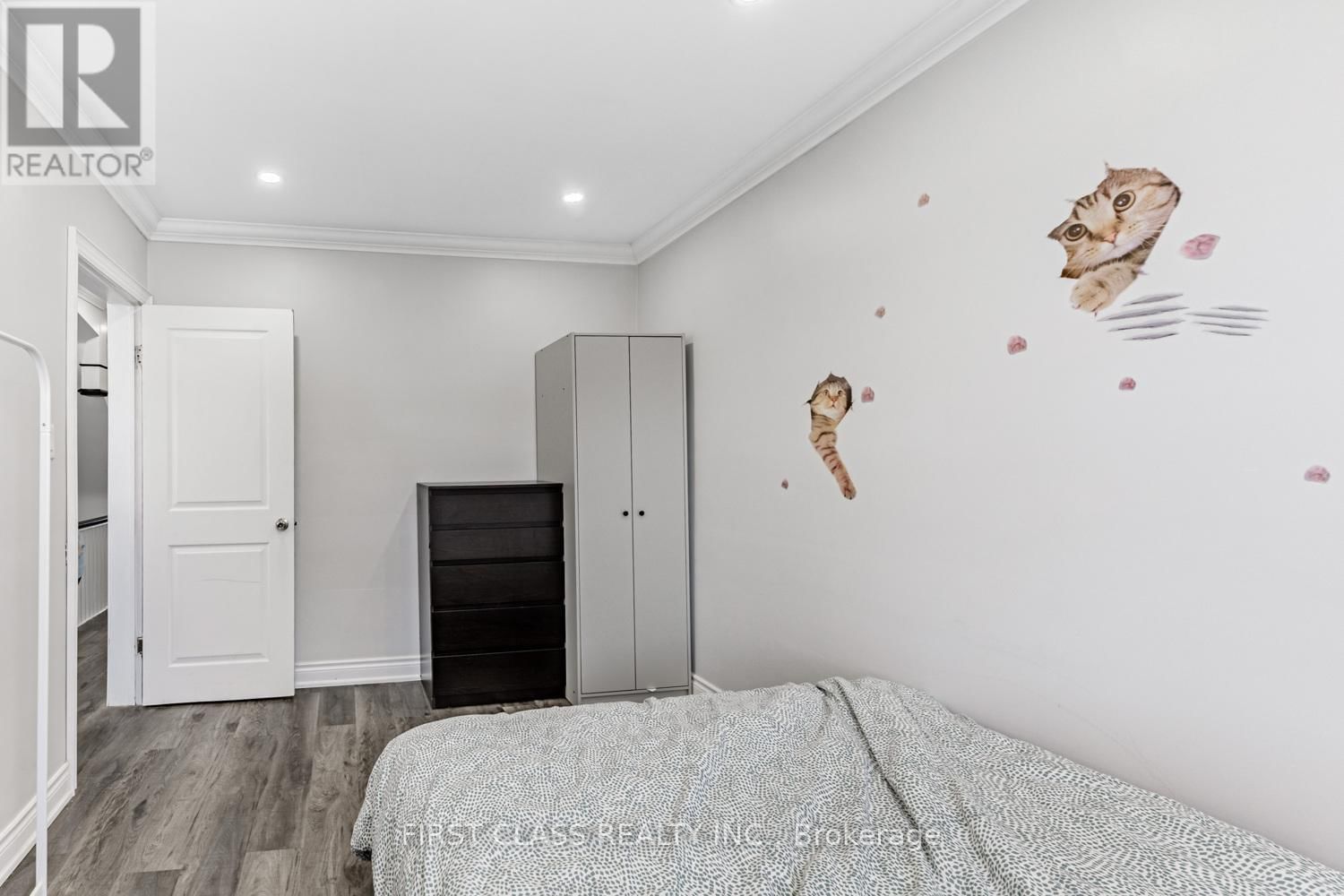 1113 DUFFERIN STREET Image 15