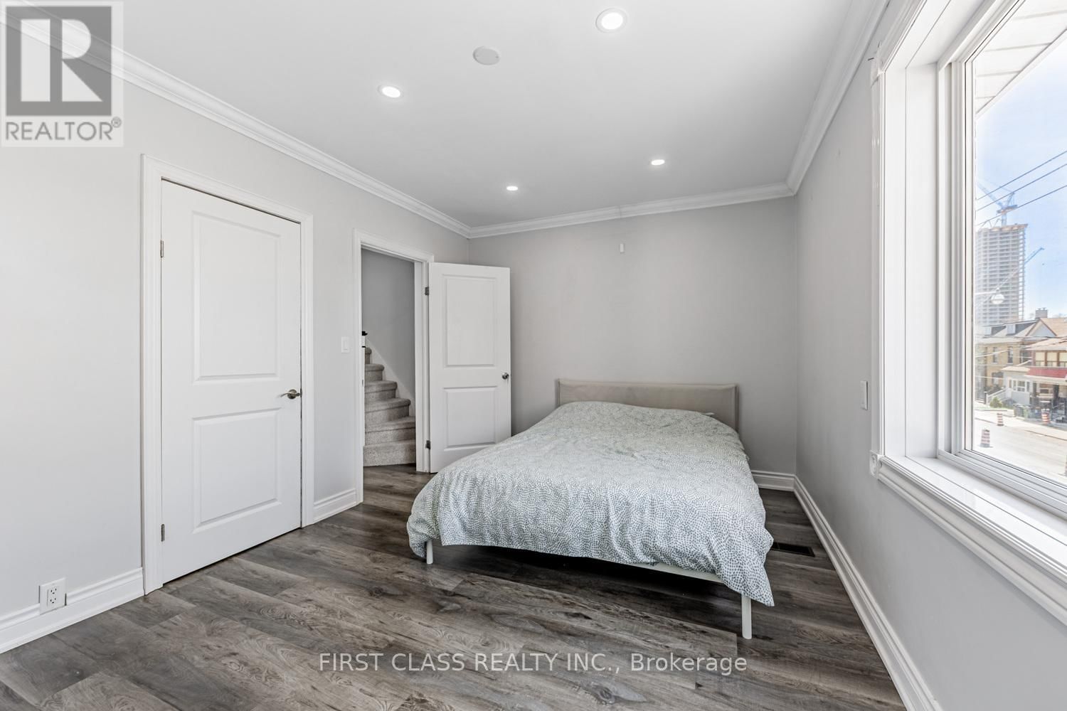 1113 DUFFERIN STREET Image 19