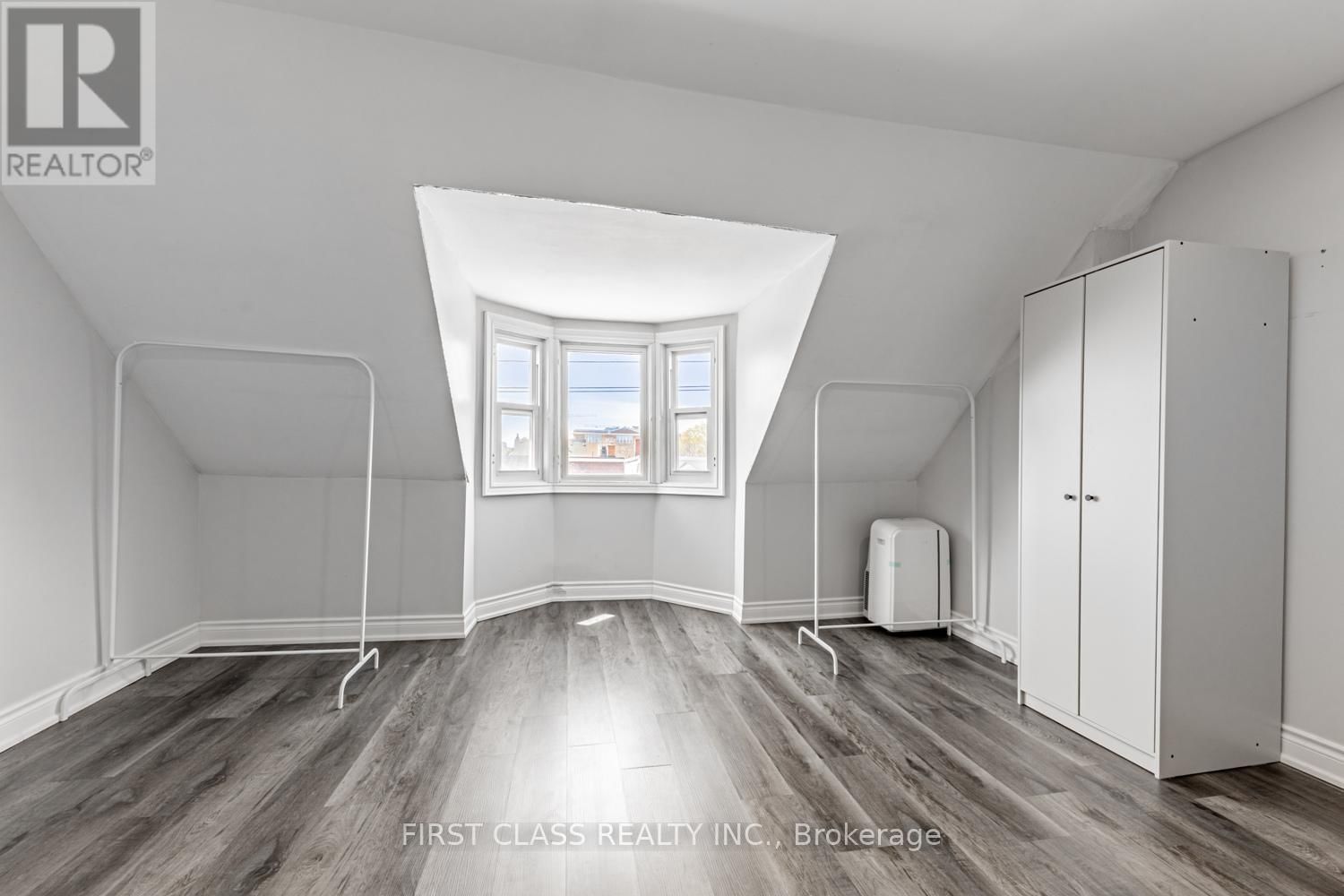 1113 DUFFERIN STREET Image 22