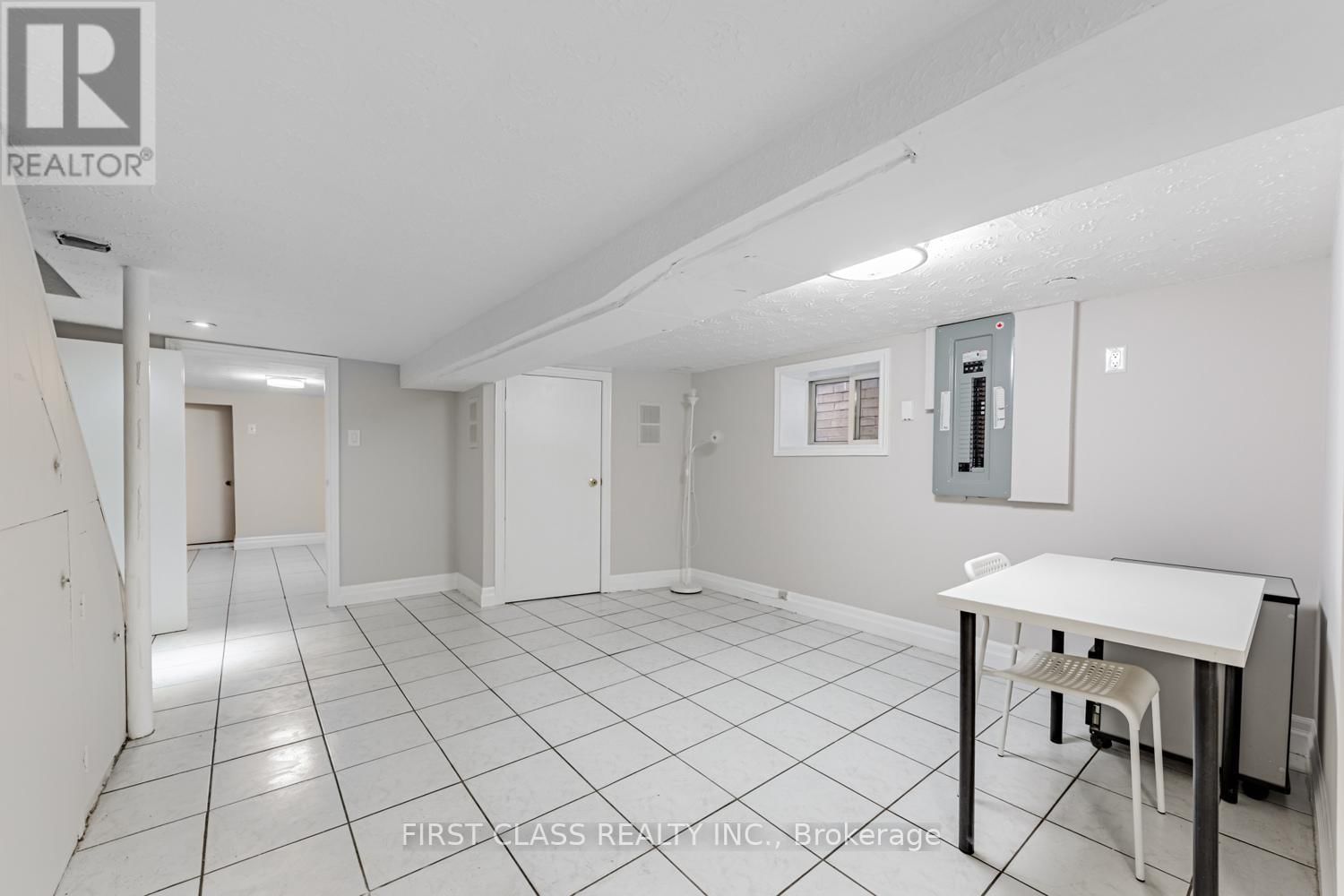 1113 DUFFERIN STREET Image 23