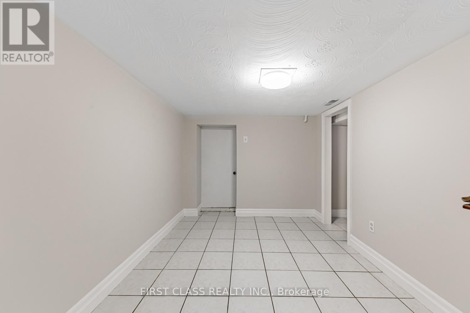 1113 DUFFERIN STREET Image 26