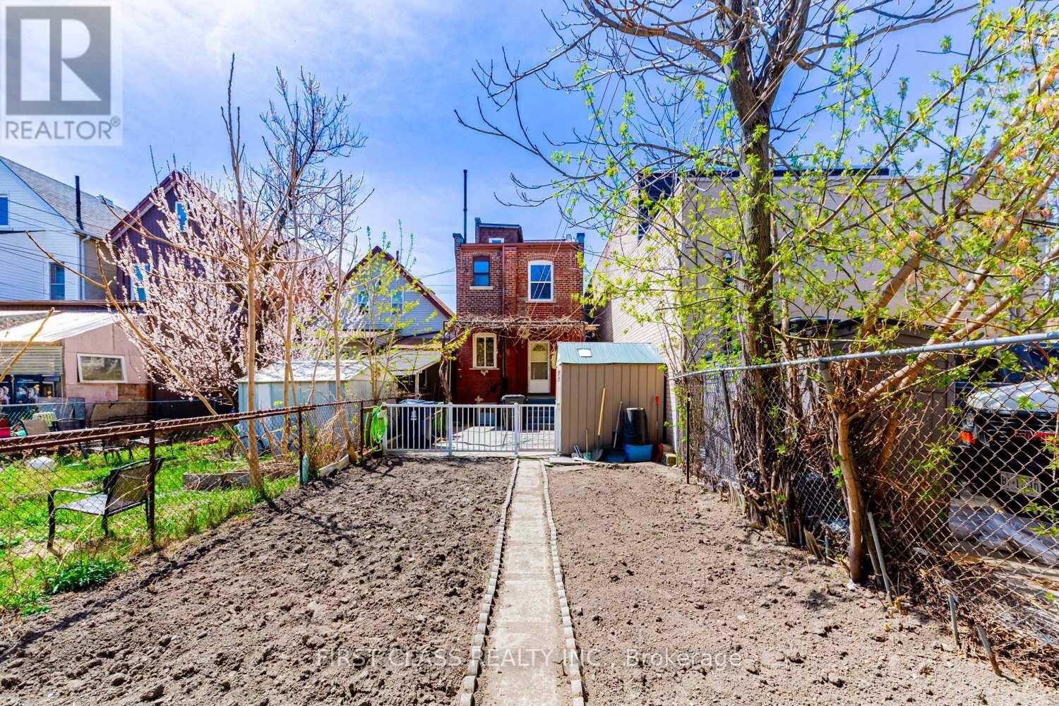 1113 DUFFERIN STREET Image 30