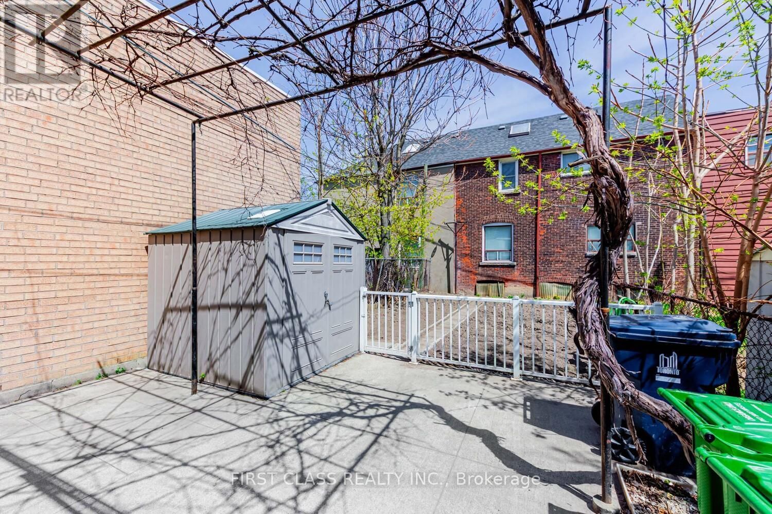 1113 DUFFERIN STREET Image 32