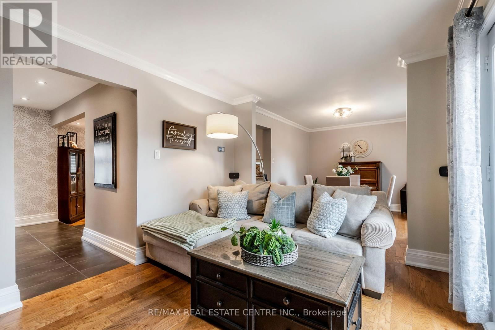 481 BELL STREET Image 14
