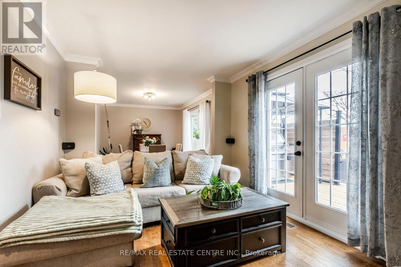 481 BELL STREET Image 15
