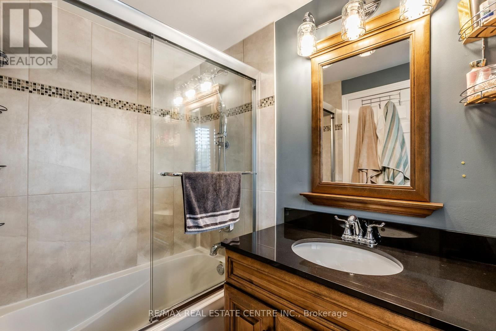 481 BELL STREET Image 21