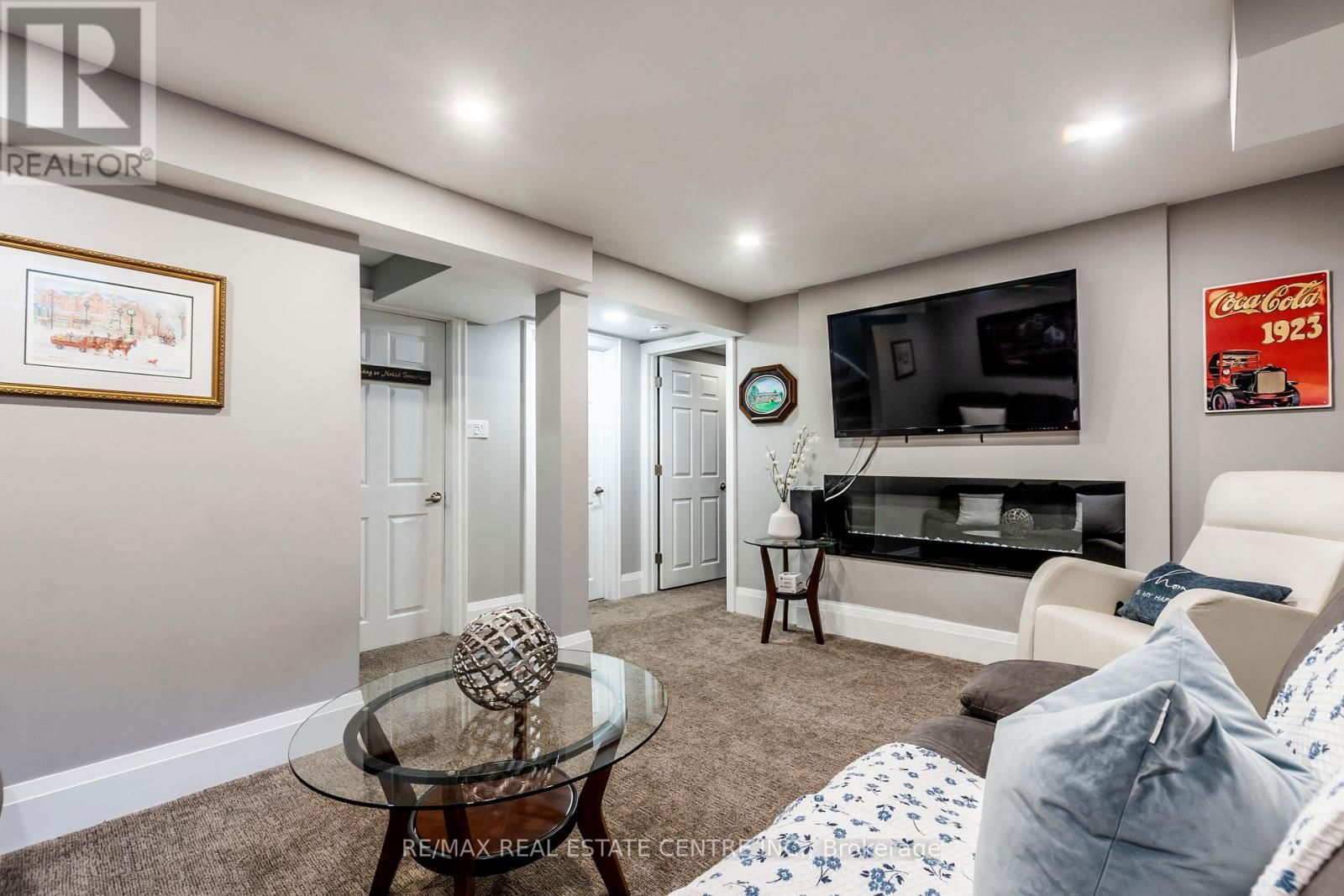 481 BELL STREET Image 30