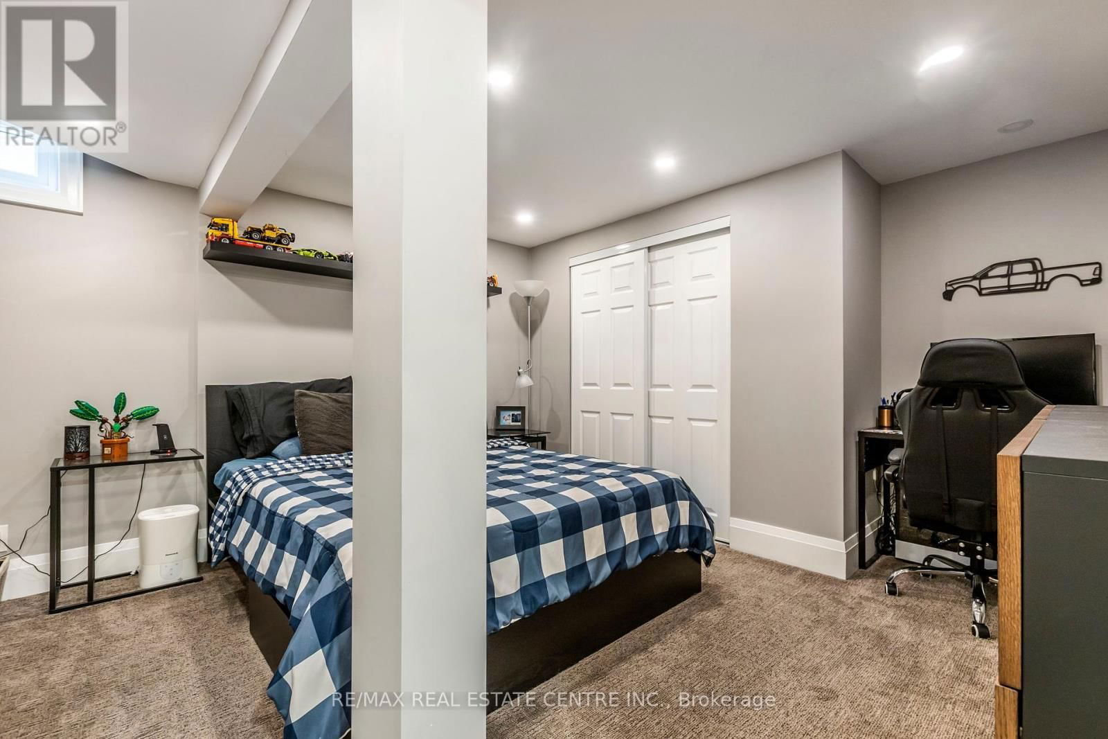 481 BELL STREET Image 31
