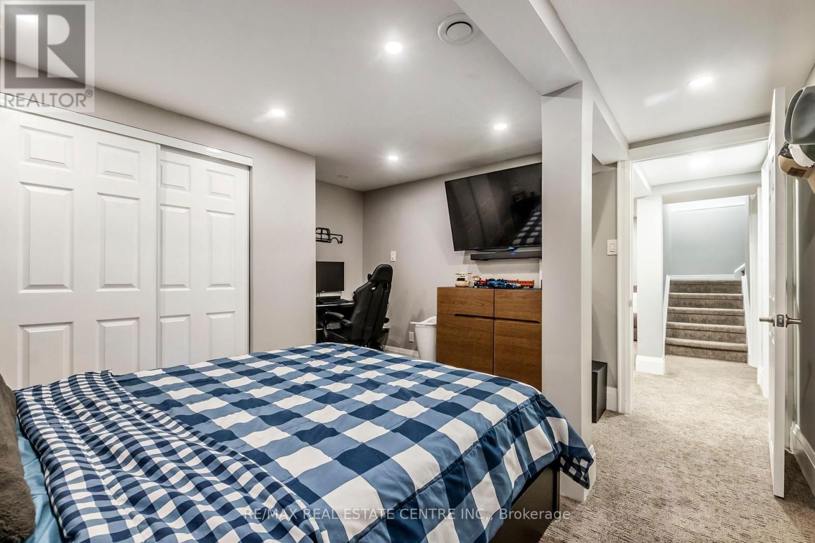 481 BELL STREET Image 32