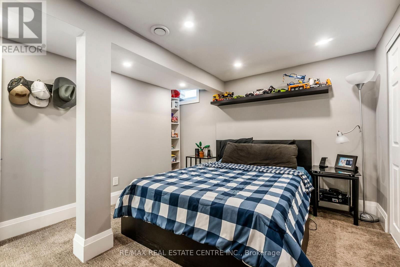 481 BELL STREET Image 33