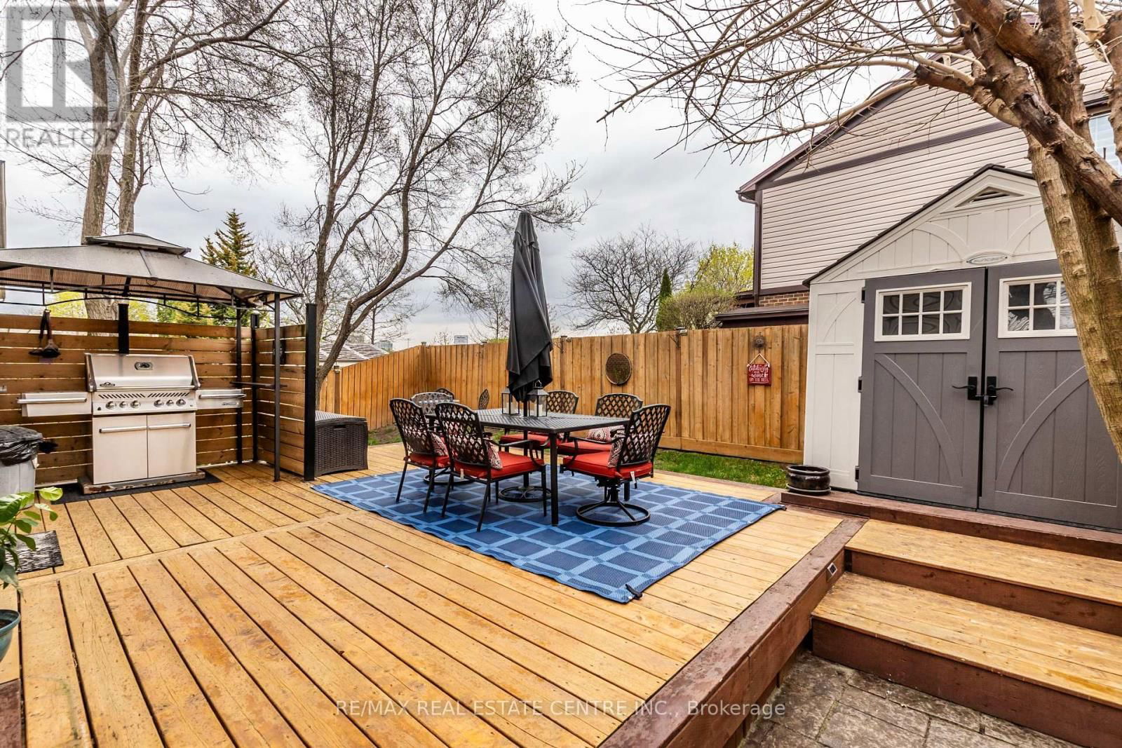 481 BELL STREET Image 36