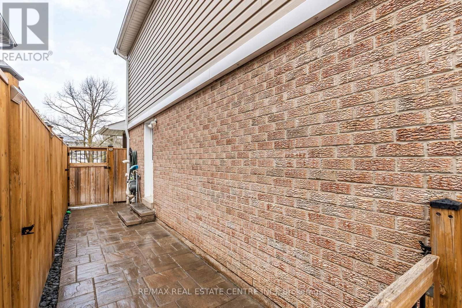 481 BELL STREET Image 40