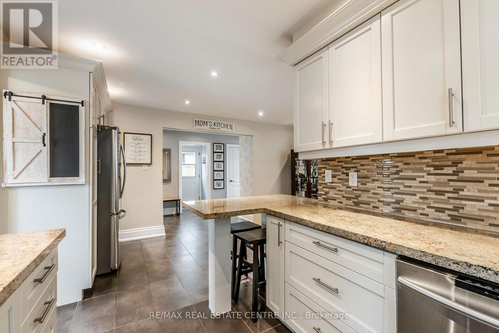 481 BELL STREET Image 8