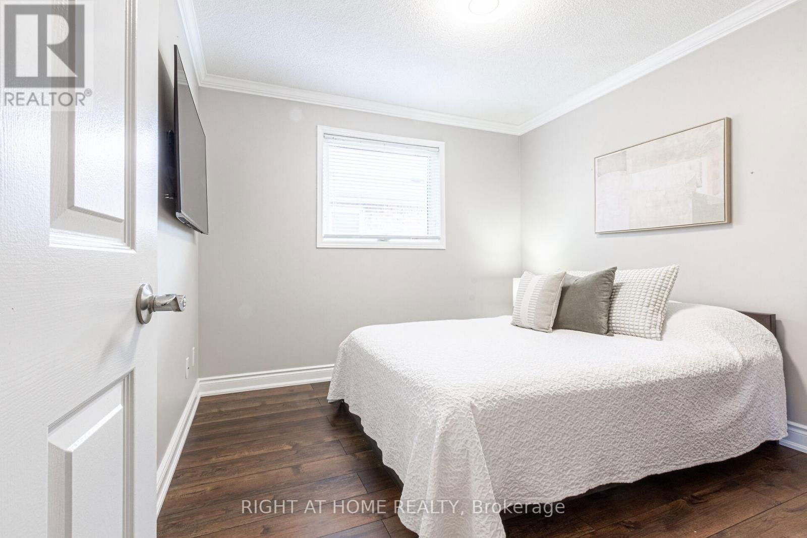 4302 HIGHGATE CRESCENT Image 31