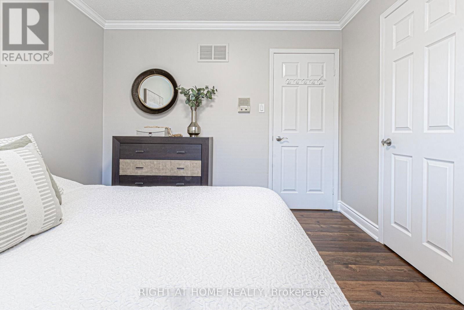 4302 HIGHGATE CRESCENT Image 32